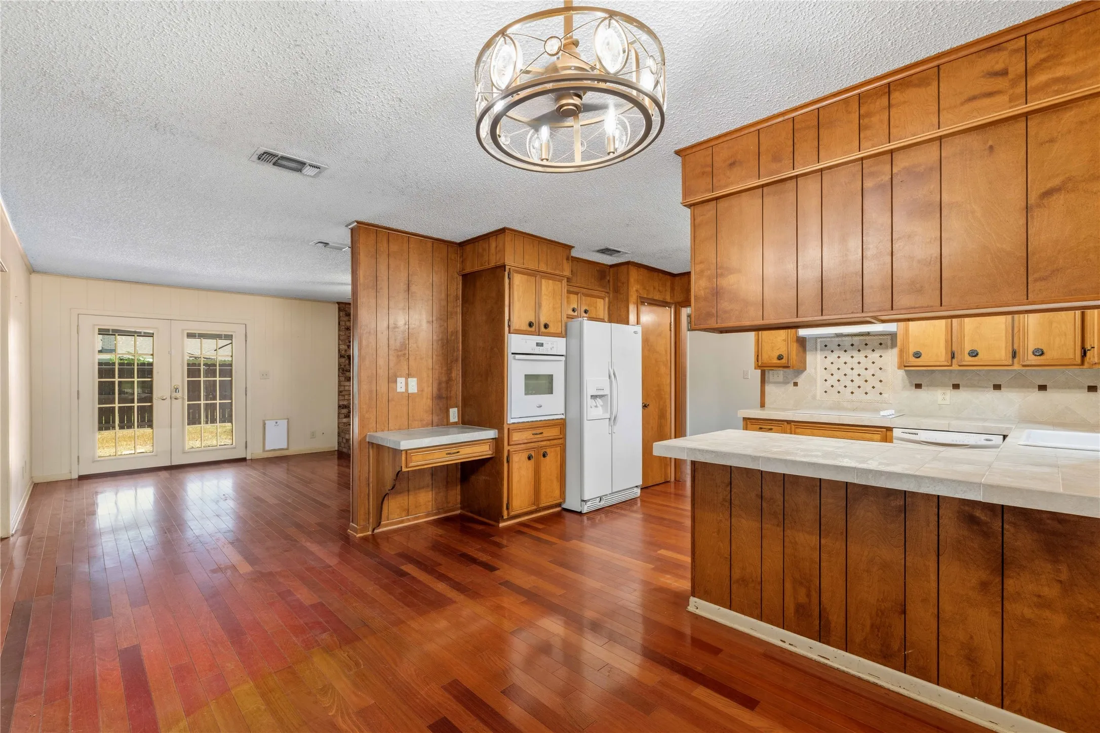 Single Family Residence For Sale in Brown County , 2204 10th Street, Brownwood, Texas 76801, 3 Bedroom, 2 Bathroom, 2 Garage spaces, 1,559 Sqft, built in 1978, mls#21334984, Real Estate Agent in Brownwood, Homes For Sale in Brown county, Homes For Sale in Brownwood, Realtor in Brownwood Texas, Real Estate Brokerage Independent Realty Texas, Luminita Cordes Realtor