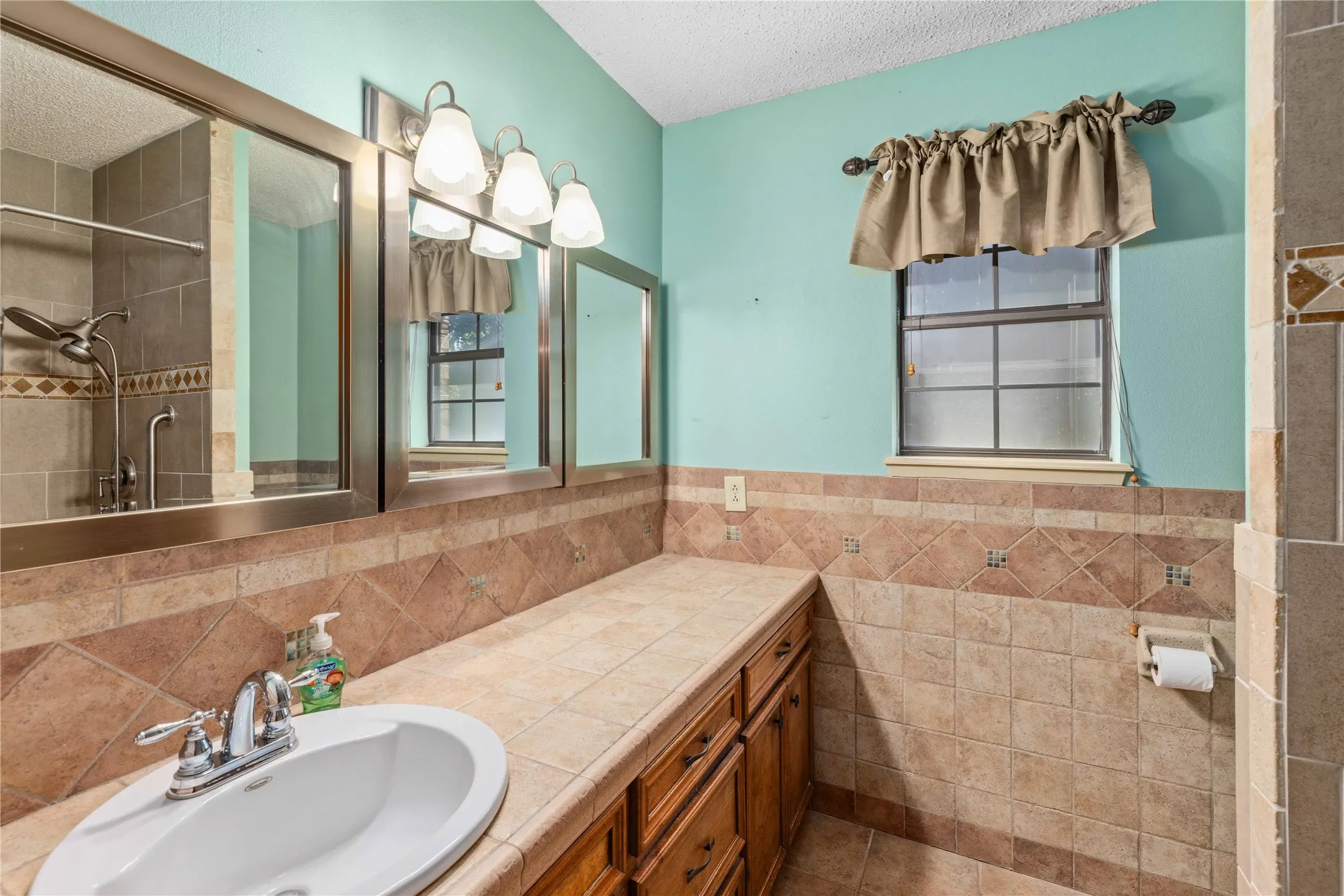 Single Family Residence For Sale in Brown County , 2204 10th Street, Brownwood, Texas 76801, 3 Bedroom, 2 Bathroom, 2 Garage spaces, 1,559 Sqft, built in 1978, mls#21334984, Real Estate Agent in Brownwood, Homes For Sale in Brown county, Homes For Sale in Brownwood, Realtor in Brownwood Texas, Real Estate Brokerage Independent Realty Texas, Luminita Cordes Realtor