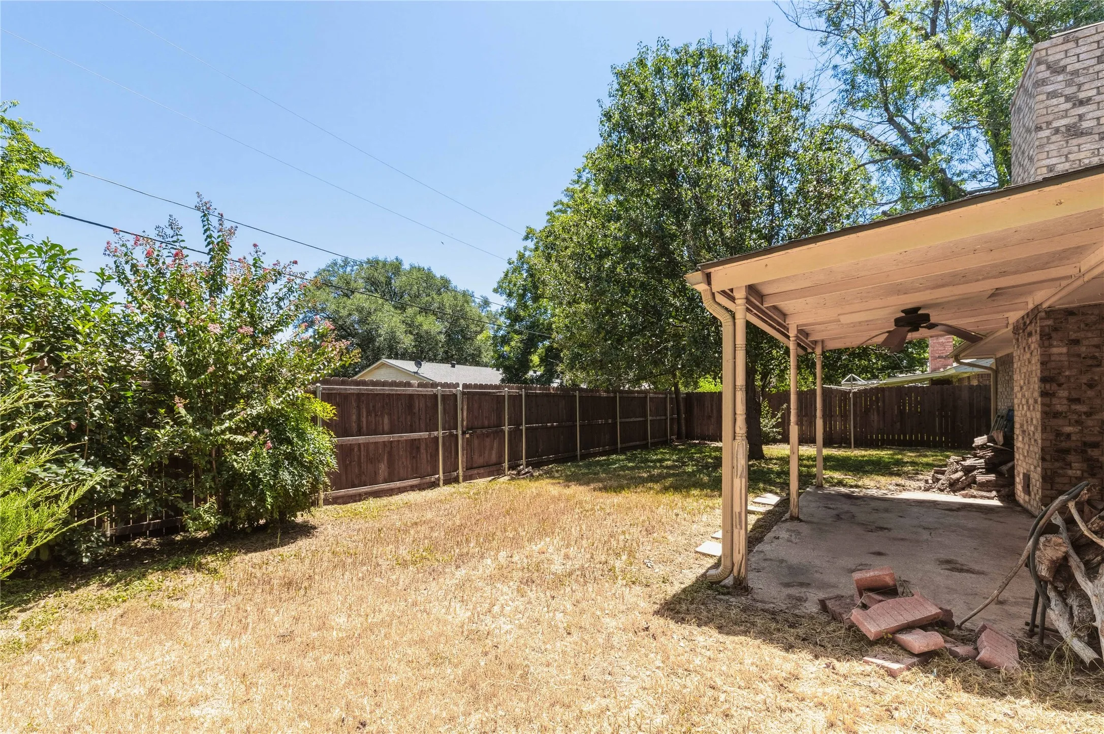 Single Family Residence For Sale in Brown County , 2204 10th Street, Brownwood, Texas 76801, 3 Bedroom, 2 Bathroom, 2 Garage spaces, 1,559 Sqft, built in 1978, mls#21334984, Real Estate Agent in Brownwood, Homes For Sale in Brown county, Homes For Sale in Brownwood, Realtor in Brownwood Texas, Real Estate Brokerage Independent Realty Texas, Luminita Cordes Realtor