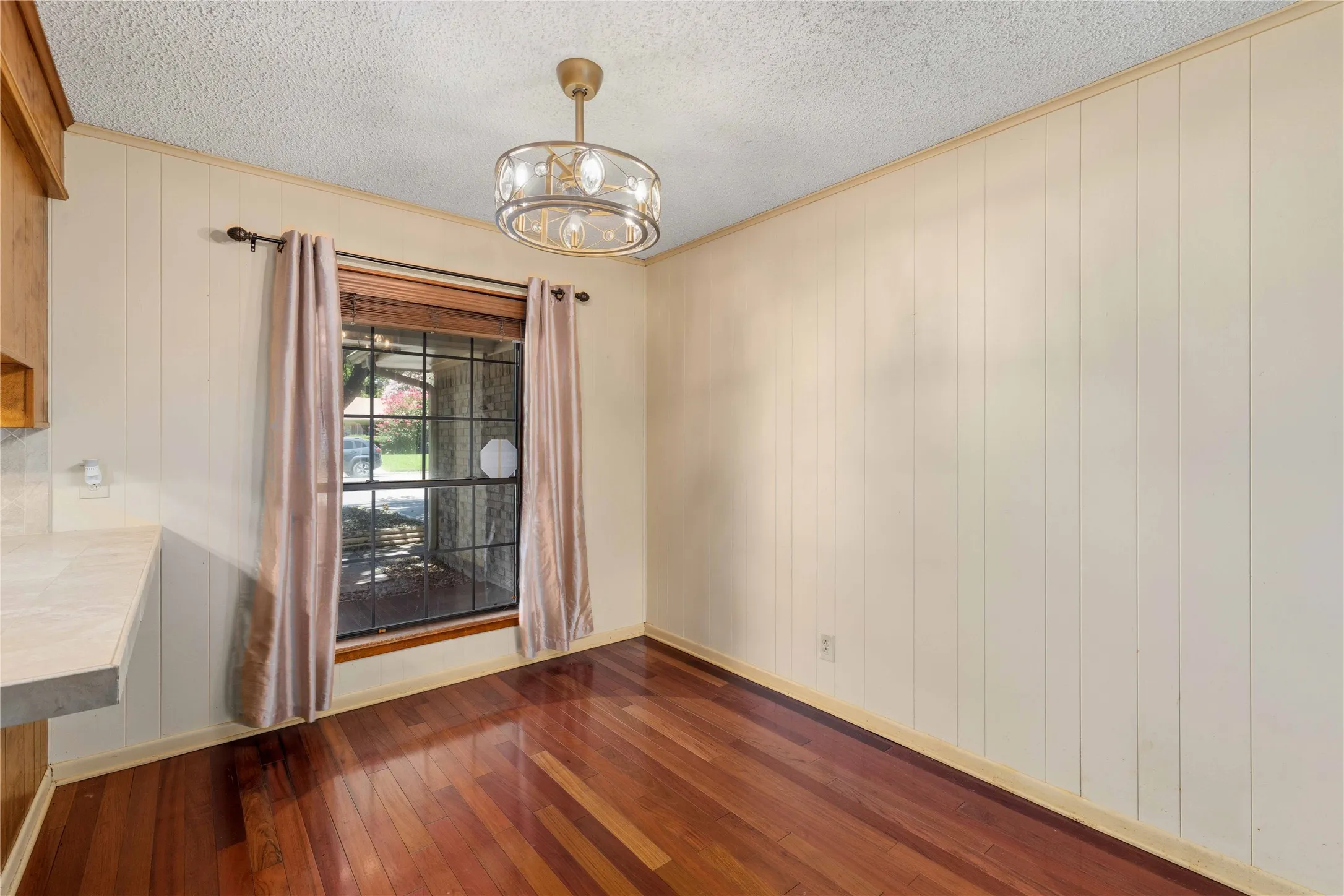 Single Family Residence For Sale in Brown County , 2204 10th Street, Brownwood, Texas 76801, 3 Bedroom, 2 Bathroom, 2 Garage spaces, 1,559 Sqft, built in 1978, mls#21334984, Real Estate Agent in Brownwood, Homes For Sale in Brown county, Homes For Sale in Brownwood, Realtor in Brownwood Texas, Real Estate Brokerage Independent Realty Texas, Luminita Cordes Realtor