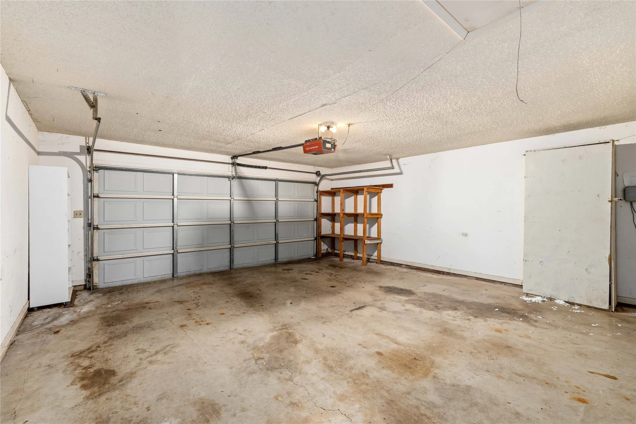 Single Family Residence For Sale in Brown County , 2204 10th Street, Brownwood, Texas 76801, 3 Bedroom, 2 Bathroom, 2 Garage spaces, 1,559 Sqft, built in 1978, mls#21334984, Real Estate Agent in Brownwood, Homes For Sale in Brown county, Homes For Sale in Brownwood, Realtor in Brownwood Texas, Real Estate Brokerage Independent Realty Texas, Luminita Cordes Realtor