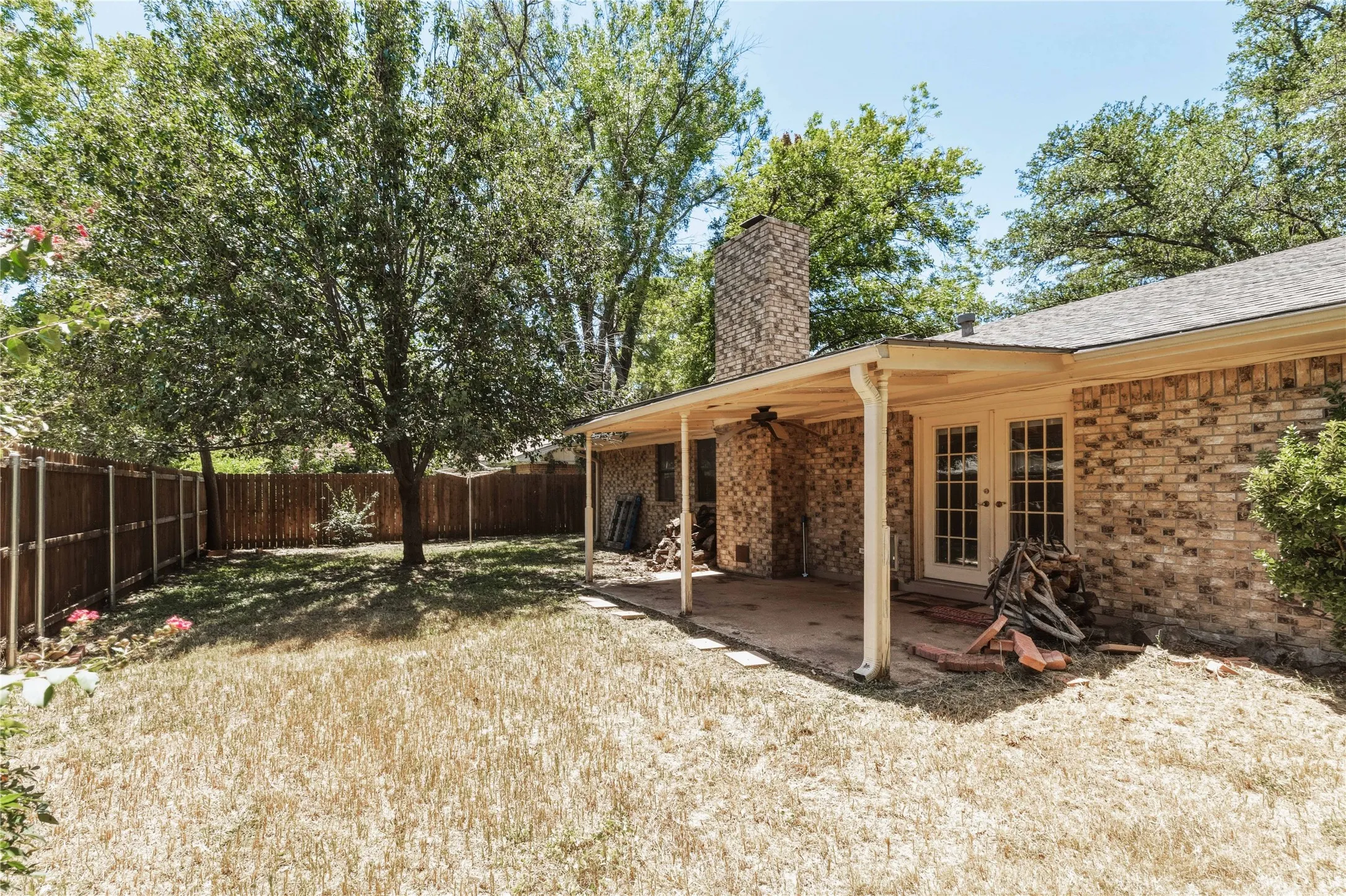 Single Family Residence For Sale in Brown County , 2204 10th Street, Brownwood, Texas 76801, 3 Bedroom, 2 Bathroom, 2 Garage spaces, 1,559 Sqft, built in 1978, mls#21334984, Real Estate Agent in Brownwood, Homes For Sale in Brown county, Homes For Sale in Brownwood, Realtor in Brownwood Texas, Real Estate Brokerage Independent Realty Texas, Luminita Cordes Realtor