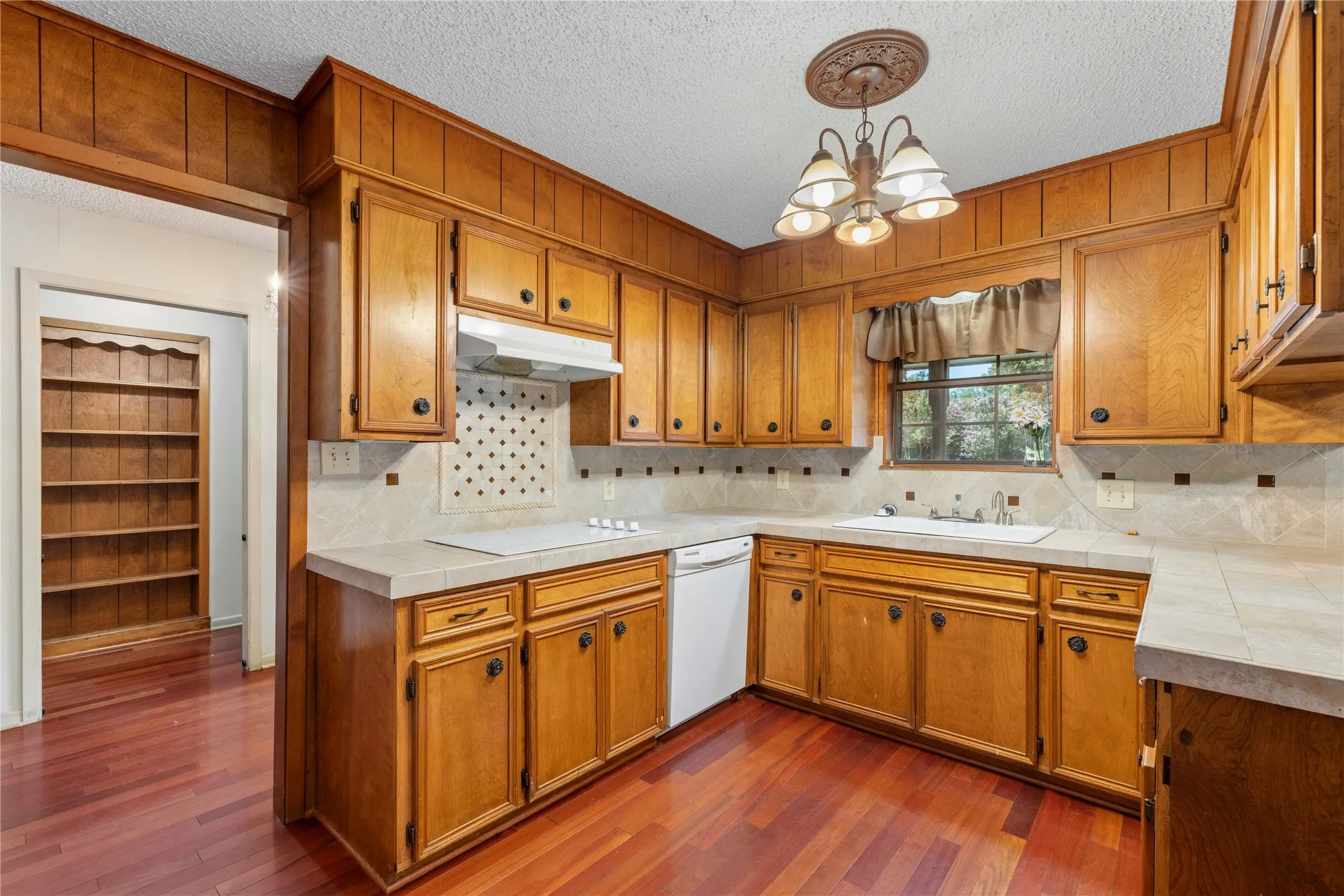 Single Family Residence For Sale in Brown County , 2204 10th Street, Brownwood, Texas 76801, 3 Bedroom, 2 Bathroom, 2 Garage spaces, 1,559 Sqft, built in 1978, mls#21334984, Real Estate Agent in Brownwood, Homes For Sale in Brown county, Homes For Sale in Brownwood, Realtor in Brownwood Texas, Real Estate Brokerage Independent Realty Texas, Luminita Cordes Realtor