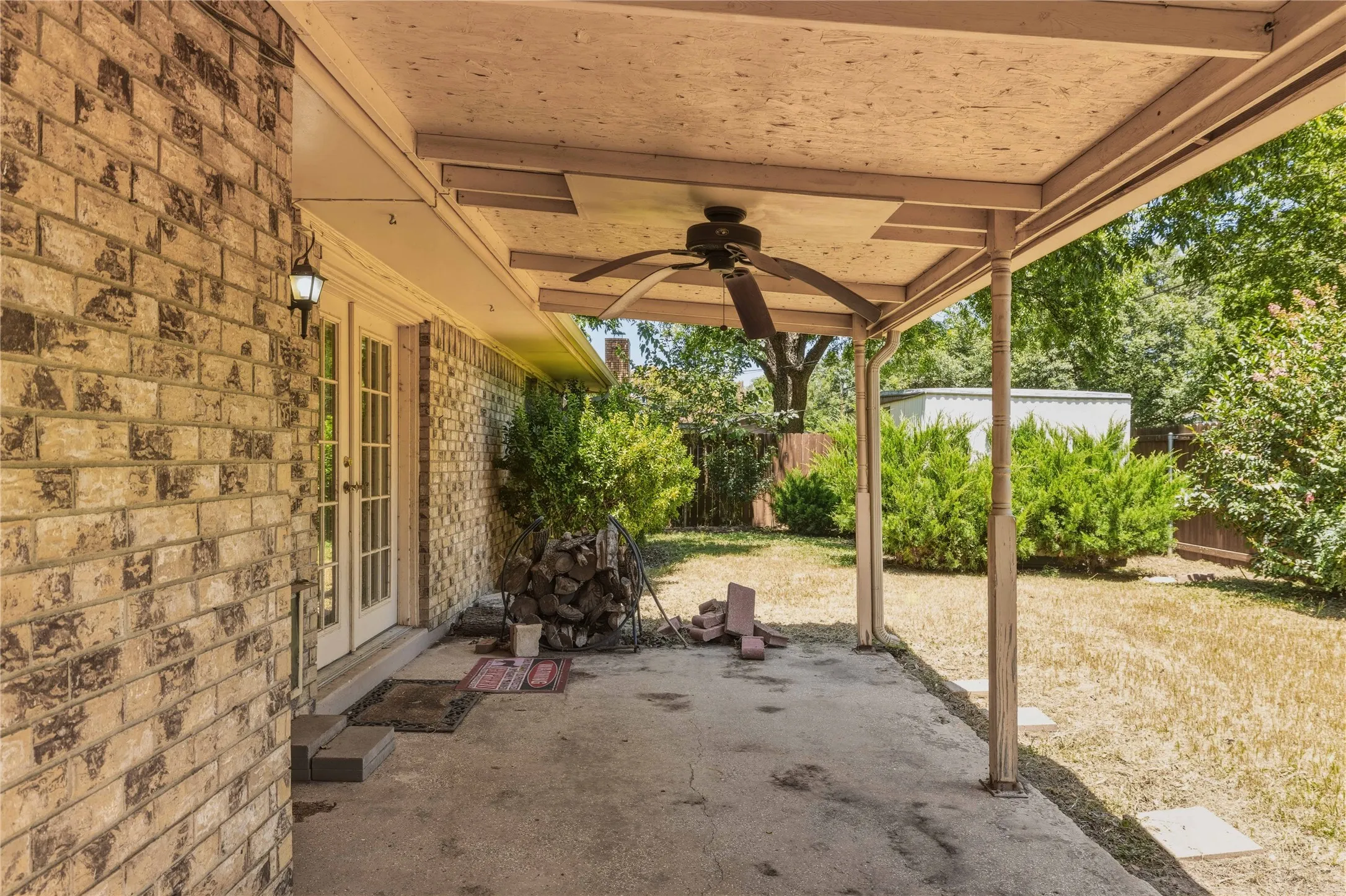 Single Family Residence For Sale in Brown County , 2204 10th Street, Brownwood, Texas 76801, 3 Bedroom, 2 Bathroom, 2 Garage spaces, 1,559 Sqft, built in 1978, mls#21334984, Real Estate Agent in Brownwood, Homes For Sale in Brown county, Homes For Sale in Brownwood, Realtor in Brownwood Texas, Real Estate Brokerage Independent Realty Texas, Luminita Cordes Realtor