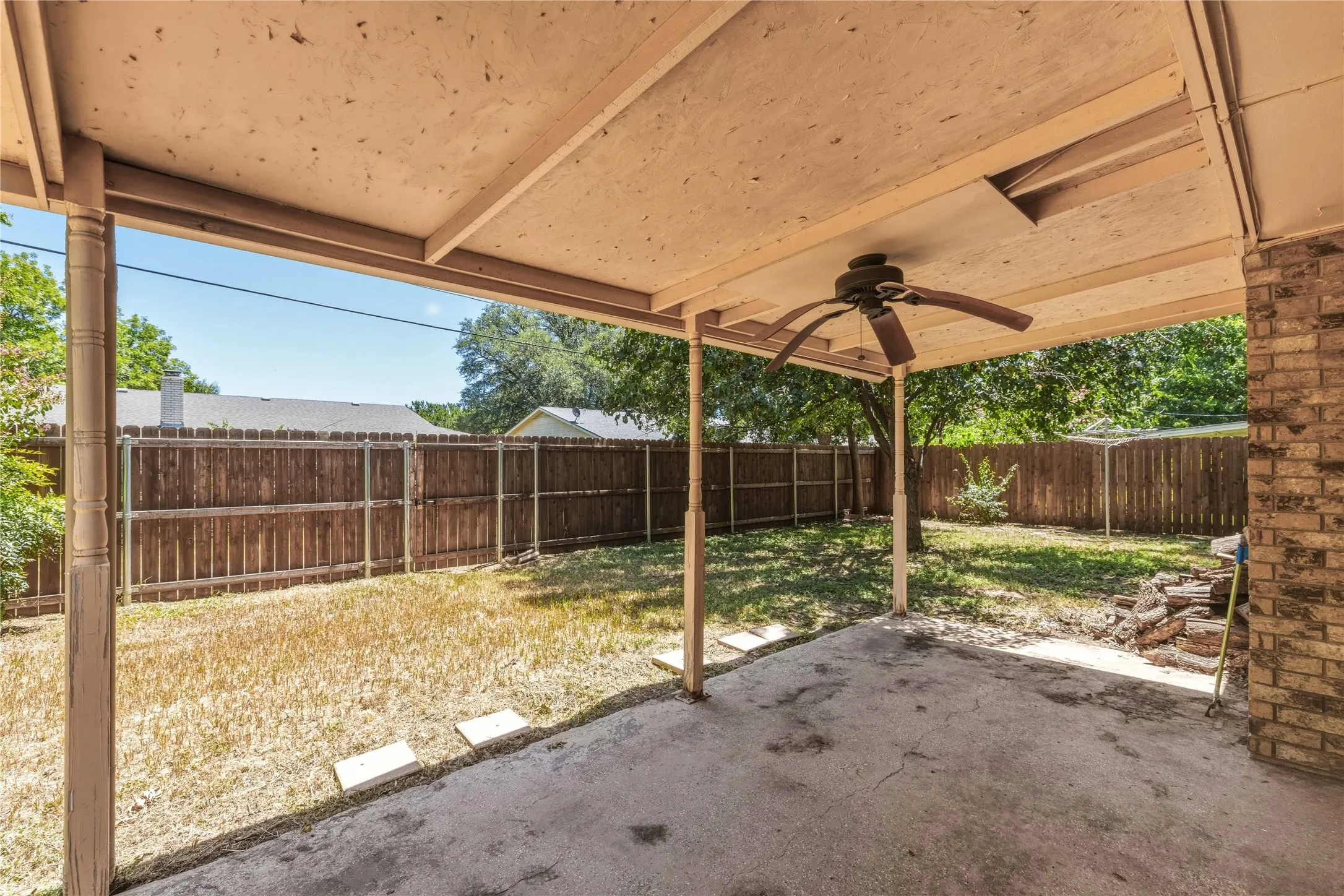 Single Family Residence For Sale in Brown County , 2204 10th Street, Brownwood, Texas 76801, 3 Bedroom, 2 Bathroom, 2 Garage spaces, 1,559 Sqft, built in 1978, mls#21334984, Real Estate Agent in Brownwood, Homes For Sale in Brown county, Homes For Sale in Brownwood, Realtor in Brownwood Texas, Real Estate Brokerage Independent Realty Texas, Luminita Cordes Realtor