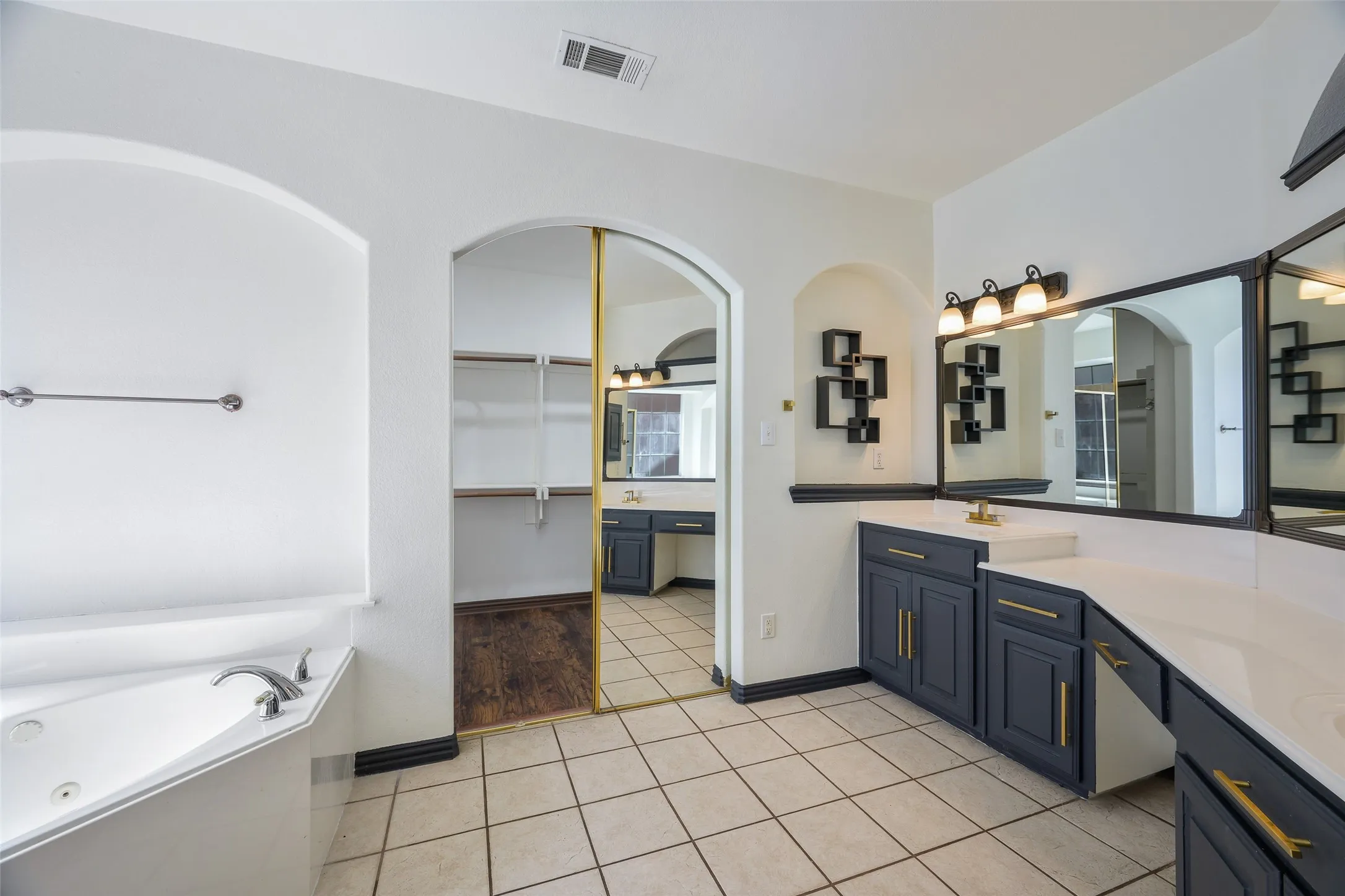 Single Family Residence For Rent in Denton County , 5170 Mohegan Lane, Frisco, Texas 75034, 5 Bedroom, 4 Bathroom, 3 Garage spaces, 4,499 Sqft, built in 2002, mls#21346517, Real Estate Agent in Frisco, Homes For Rent in Denton county, Homes For Rent in Frisco, Realtor in Frisco Texas, Real Estate Brokerage Independent Realty Texas, Luminita Cordes Realtor