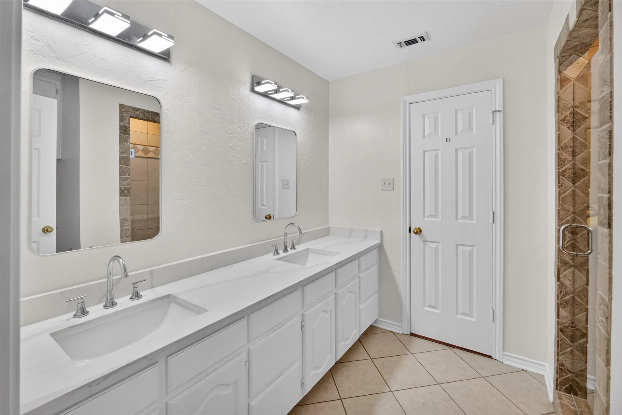 Single Family Residence For Sale in Tarrant County , 2805 Pine View Drive, Grapevine, Texas 76051, 4 Bedrooms, 3 Bathrooms, 2 Garage spaces, 2,912 Sqft, built in 1987, Price $769,900, mls#21345266, Real Estate Agent in Grapevine, Homes For Sale in Tarrant county, Homes For Sale in Grapevine, Realtor in Grapevine Texas, Real Estate Brokerage Independent Realty Texas, Luminita Cordes Realtor