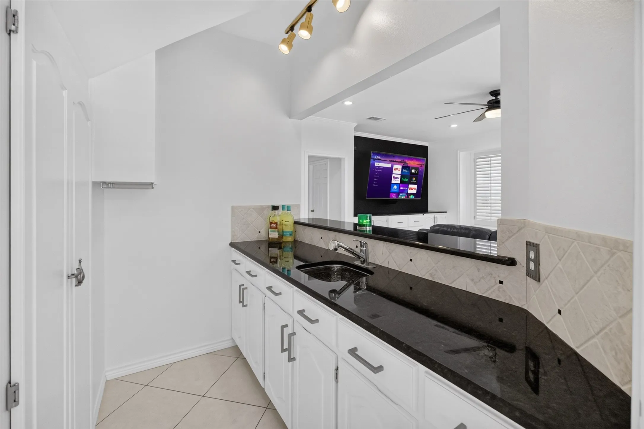 Single Family Residence For Sale in Tarrant County , 2805 Pine View Drive, Grapevine, Texas 76051, 4 Bedrooms, 3 Bathrooms, 2 Garage spaces, 2,912 Sqft, built in 1987, Price $769,900, mls#21345266, Real Estate Agent in Grapevine, Homes For Sale in Tarrant county, Homes For Sale in Grapevine, Realtor in Grapevine Texas, Real Estate Brokerage Independent Realty Texas, Luminita Cordes Realtor