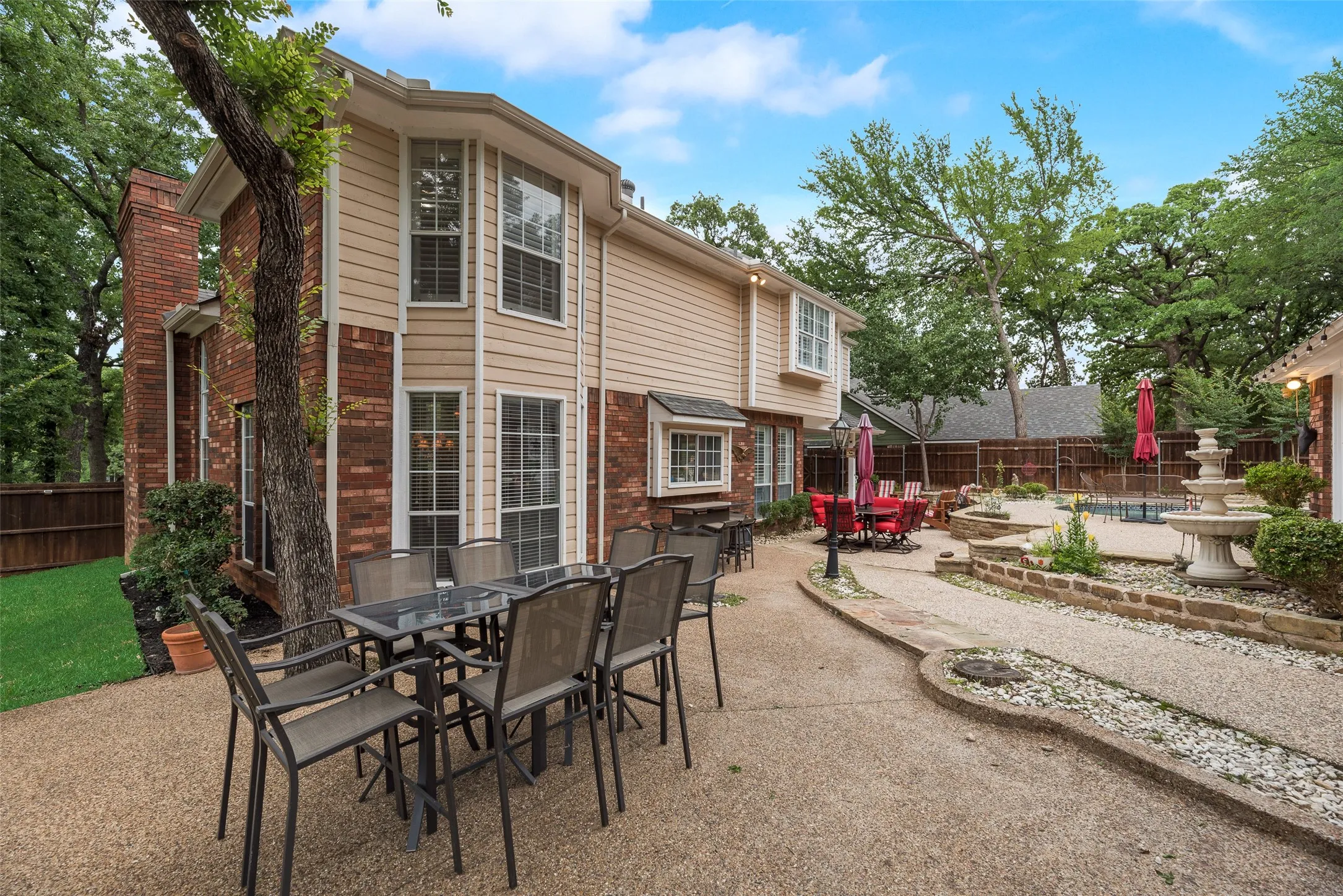 Single Family Residence For Sale in Tarrant County , 2805 Pine View Drive, Grapevine, Texas 76051, 4 Bedrooms, 3 Bathrooms, 2 Garage spaces, 2,912 Sqft, built in 1987, Price $769,900, mls#21345266, Real Estate Agent in Grapevine, Homes For Sale in Tarrant county, Homes For Sale in Grapevine, Realtor in Grapevine Texas, Real Estate Brokerage Independent Realty Texas, Luminita Cordes Realtor