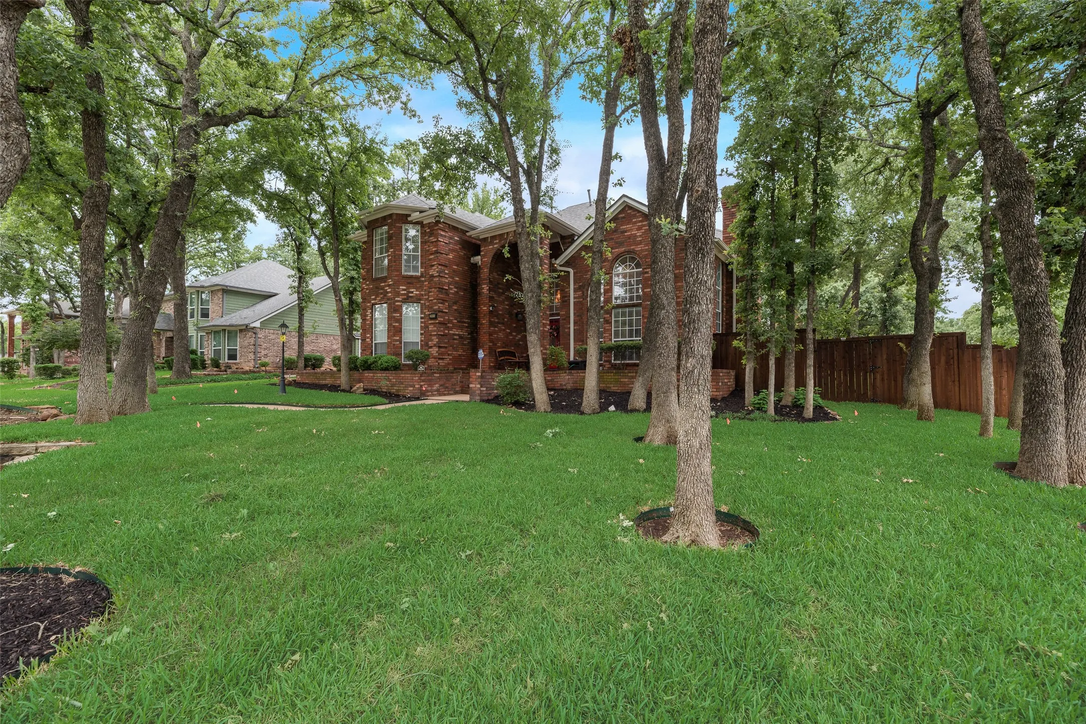 Single Family Residence For Sale in Tarrant County , 2805 Pine View Drive, Grapevine, Texas 76051, 4 Bedrooms, 3 Bathrooms, 2 Garage spaces, 2,912 Sqft, built in 1987, Price $769,900, mls#21345266, Real Estate Agent in Grapevine, Homes For Sale in Tarrant county, Homes For Sale in Grapevine, Realtor in Grapevine Texas, Real Estate Brokerage Independent Realty Texas, Luminita Cordes Realtor