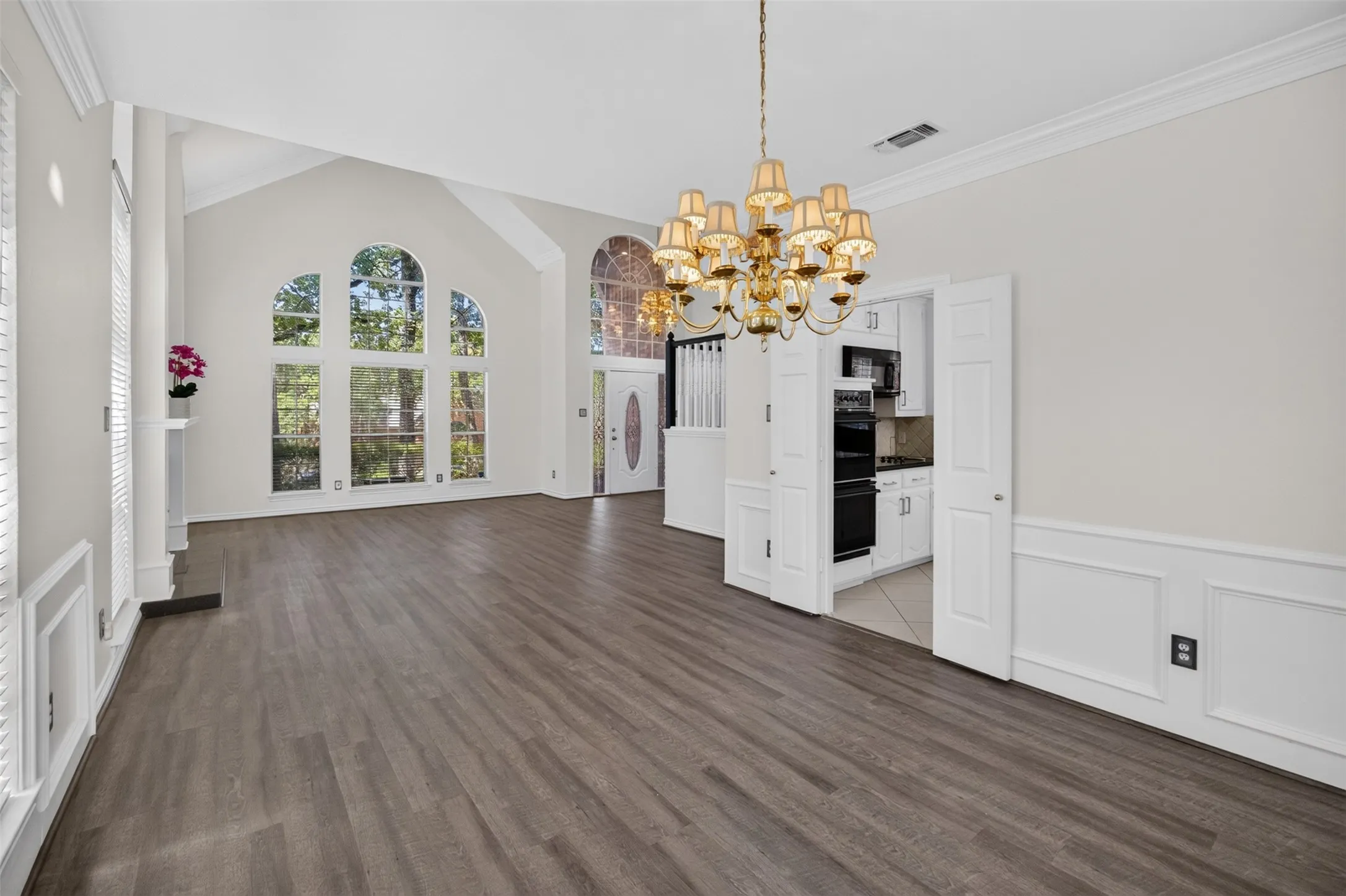 Single Family Residence For Sale in Tarrant County , 2805 Pine View Drive, Grapevine, Texas 76051, 4 Bedrooms, 3 Bathrooms, 2 Garage spaces, 2,912 Sqft, built in 1987, Price $769,900, mls#21345266, Real Estate Agent in Grapevine, Homes For Sale in Tarrant county, Homes For Sale in Grapevine, Realtor in Grapevine Texas, Real Estate Brokerage Independent Realty Texas, Luminita Cordes Realtor