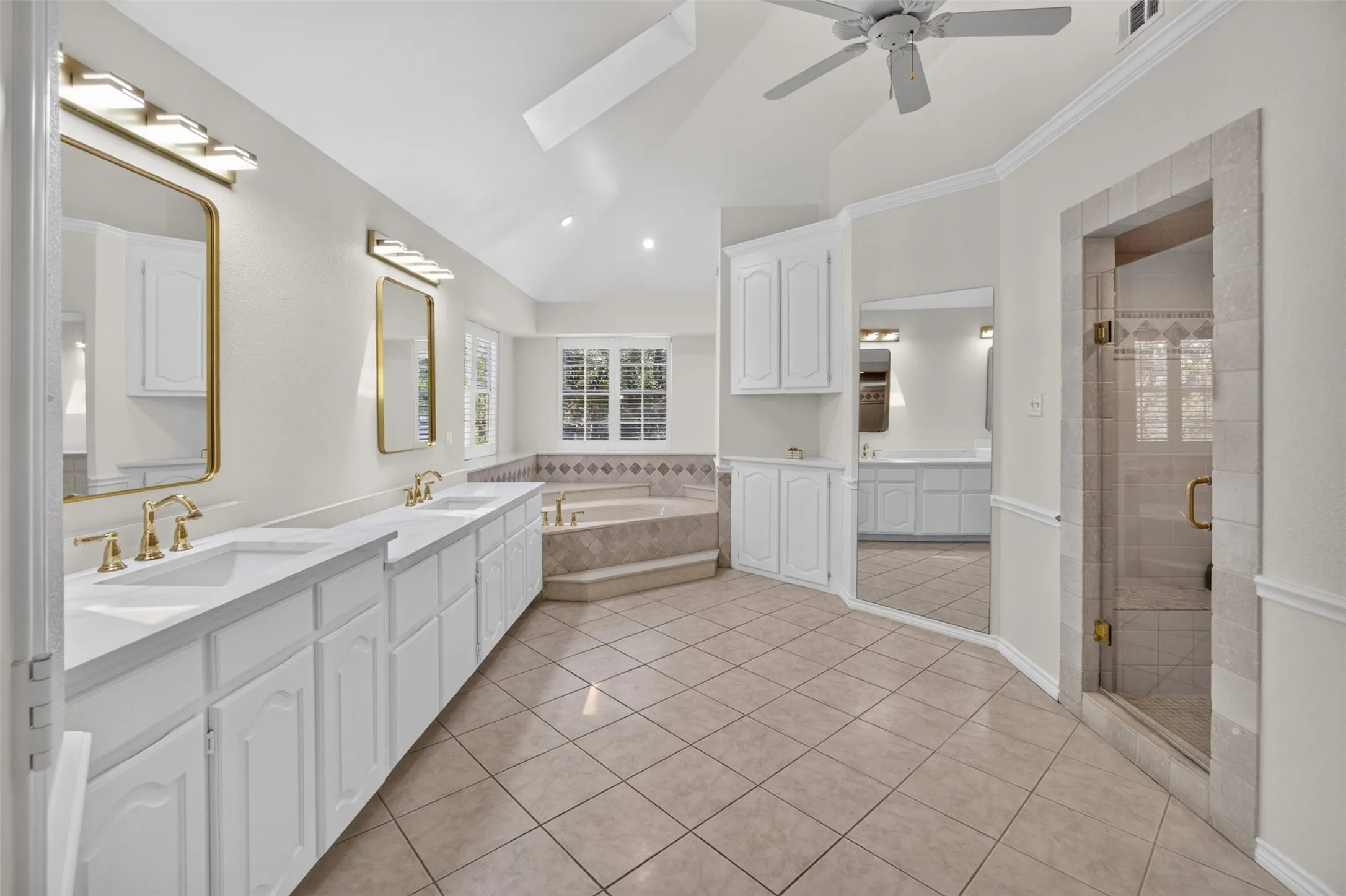 Single Family Residence For Sale in Tarrant County , 2805 Pine View Drive, Grapevine, Texas 76051, 4 Bedrooms, 3 Bathrooms, 2 Garage spaces, 2,912 Sqft, built in 1987, Price $769,900, mls#21345266, Real Estate Agent in Grapevine, Homes For Sale in Tarrant county, Homes For Sale in Grapevine, Realtor in Grapevine Texas, Real Estate Brokerage Independent Realty Texas, Luminita Cordes Realtor