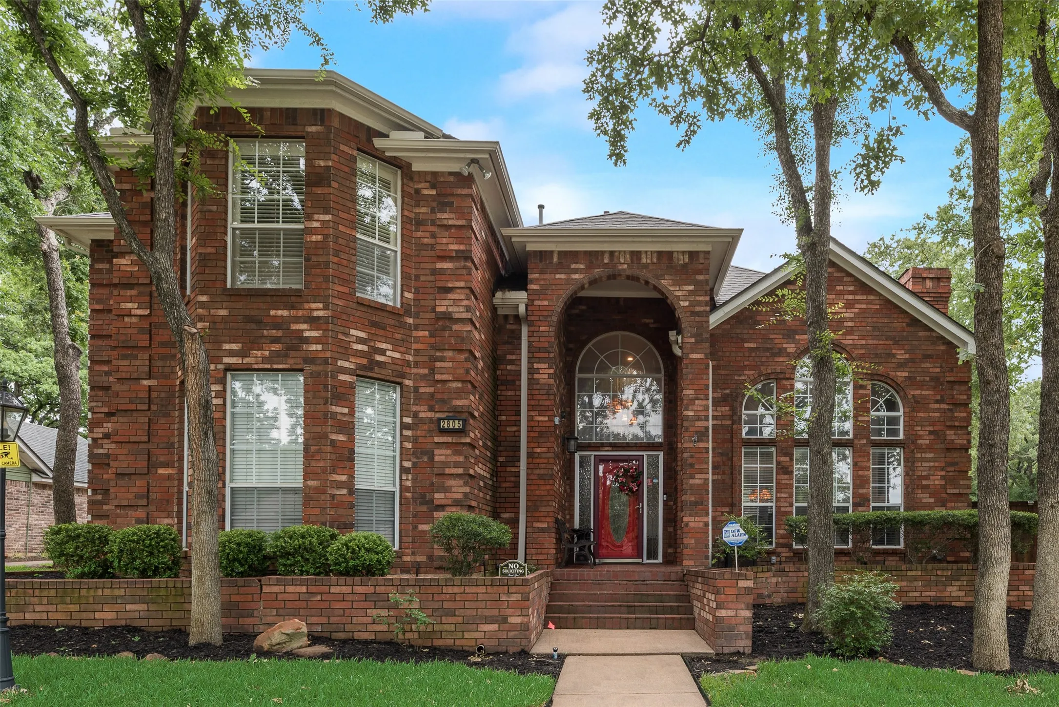 Single Family Residence For Sale in Tarrant County , 2805 Pine View Drive, Grapevine, Texas 76051, 4 Bedrooms, 3 Bathrooms, 2 Garage spaces, 2,912 Sqft, built in 1987, Price $769,900, mls#21345266, Real Estate Agent in Grapevine, Homes For Sale in Tarrant county, Homes For Sale in Grapevine, Realtor in Grapevine Texas, Real Estate Brokerage Independent Realty Texas, Luminita Cordes Realtor