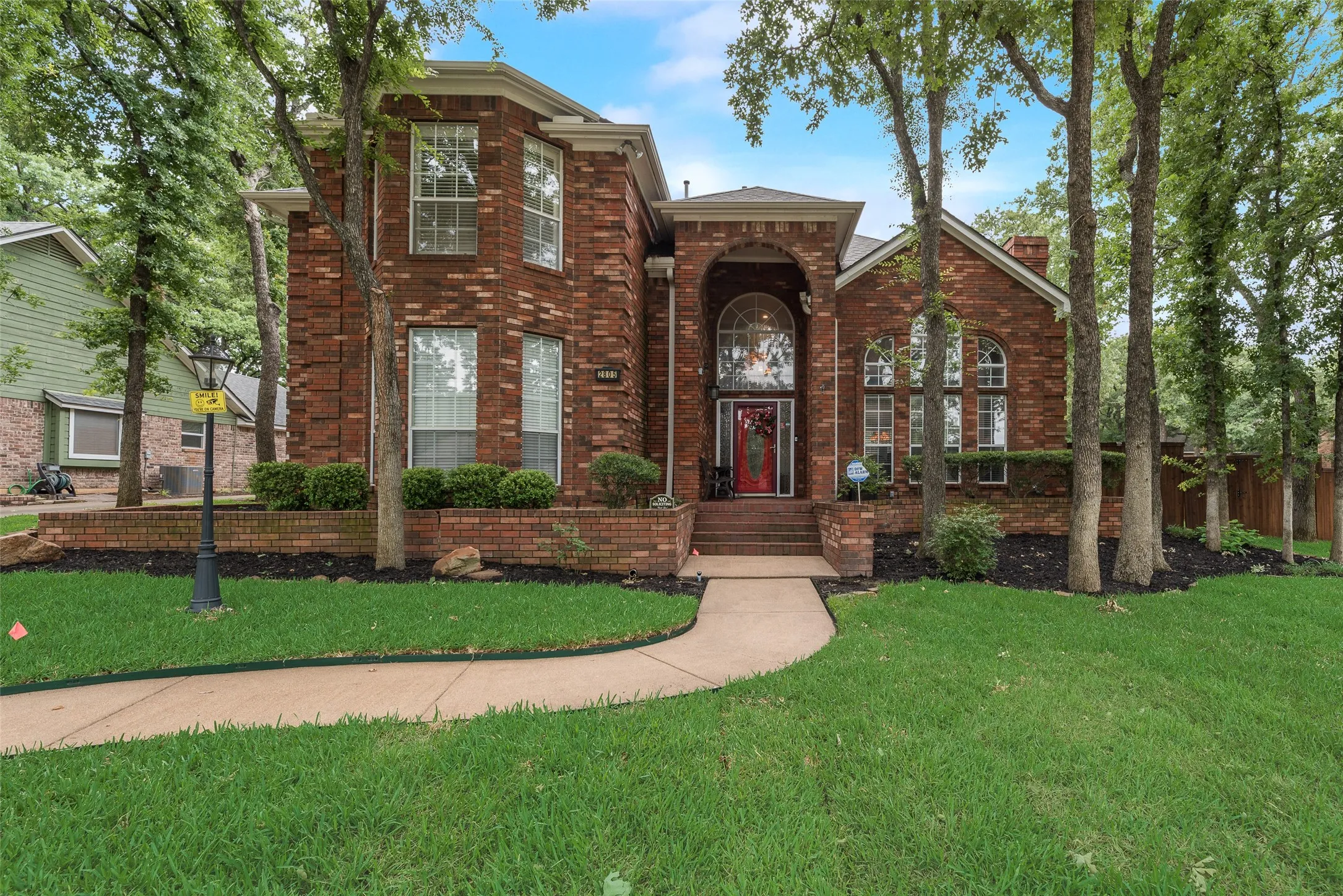 Single Family Residence For Sale in Tarrant County , 2805 Pine View Drive, Grapevine, Texas 76051, 4 Bedrooms, 3 Bathrooms, 2 Garage spaces, 2,912 Sqft, built in 1987, Price $769,900, mls#21345266, Real Estate Agent in Grapevine, Homes For Sale in Tarrant county, Homes For Sale in Grapevine, Realtor in Grapevine Texas, Real Estate Brokerage Independent Realty Texas, Luminita Cordes Realtor