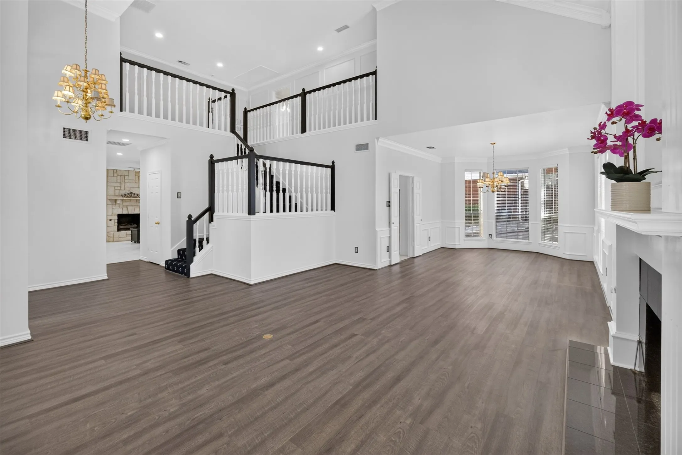 Single Family Residence For Sale in Tarrant County , 2805 Pine View Drive, Grapevine, Texas 76051, 4 Bedrooms, 3 Bathrooms, 2 Garage spaces, 2,912 Sqft, built in 1987, Price $769,900, mls#21345266, Real Estate Agent in Grapevine, Homes For Sale in Tarrant county, Homes For Sale in Grapevine, Realtor in Grapevine Texas, Real Estate Brokerage Independent Realty Texas, Luminita Cordes Realtor