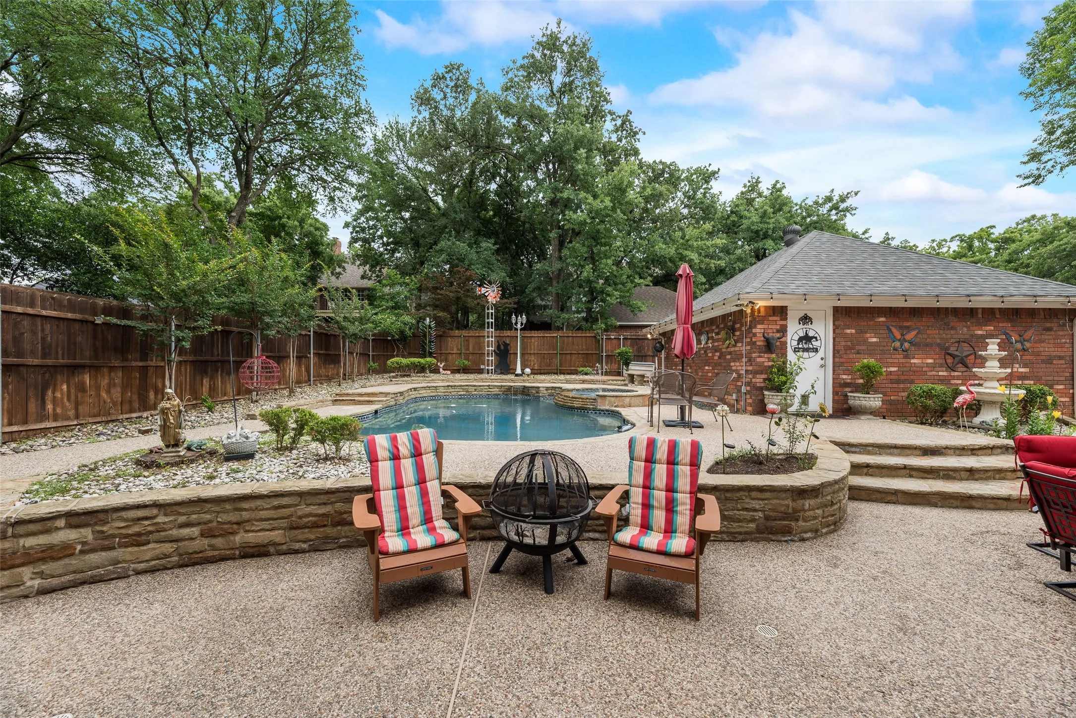 Single Family Residence For Sale in Tarrant County , 2805 Pine View Drive, Grapevine, Texas 76051, 4 Bedrooms, 3 Bathrooms, 2 Garage spaces, 2,912 Sqft, built in 1987, Price $769,900, mls#21345266, Real Estate Agent in Grapevine, Homes For Sale in Tarrant county, Homes For Sale in Grapevine, Realtor in Grapevine Texas, Real Estate Brokerage Independent Realty Texas, Luminita Cordes Realtor