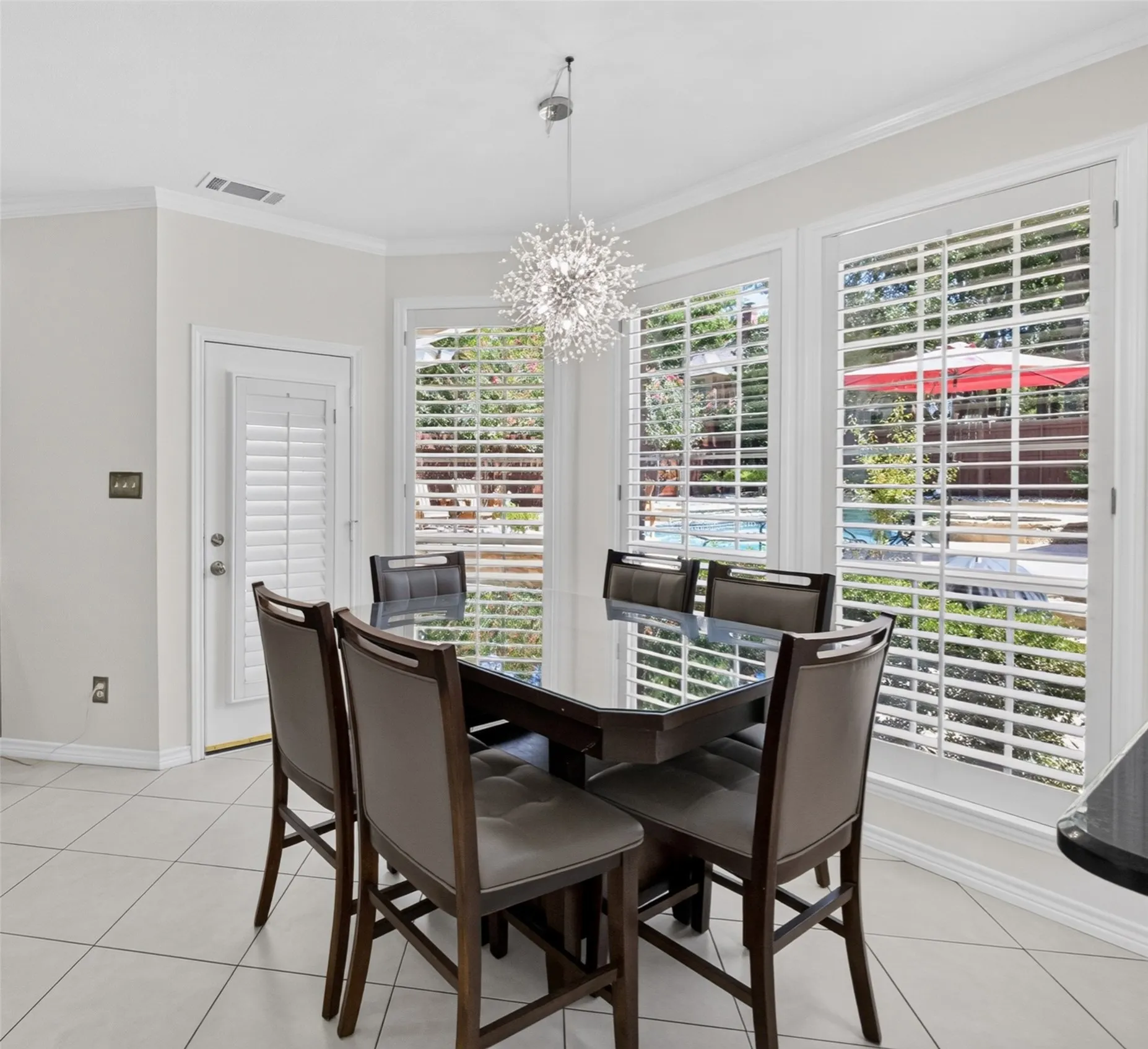 Single Family Residence For Sale in Tarrant County , 2805 Pine View Drive, Grapevine, Texas 76051, 4 Bedrooms, 3 Bathrooms, 2 Garage spaces, 2,912 Sqft, built in 1987, Price $769,900, mls#21345266, Real Estate Agent in Grapevine, Homes For Sale in Tarrant county, Homes For Sale in Grapevine, Realtor in Grapevine Texas, Real Estate Brokerage Independent Realty Texas, Luminita Cordes Realtor