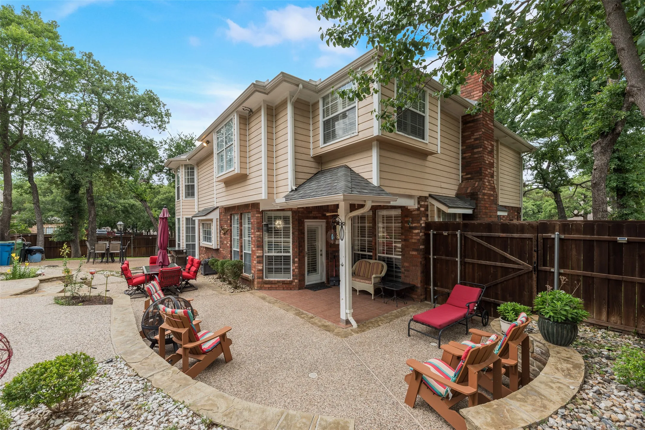 Single Family Residence For Sale in Tarrant County , 2805 Pine View Drive, Grapevine, Texas 76051, 4 Bedrooms, 3 Bathrooms, 2 Garage spaces, 2,912 Sqft, built in 1987, Price $769,900, mls#21345266, Real Estate Agent in Grapevine, Homes For Sale in Tarrant county, Homes For Sale in Grapevine, Realtor in Grapevine Texas, Real Estate Brokerage Independent Realty Texas, Luminita Cordes Realtor