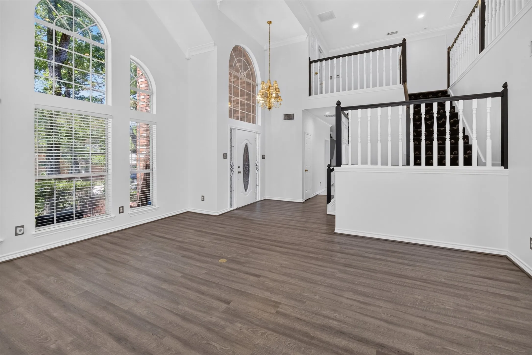 Single Family Residence For Sale in Tarrant County , 2805 Pine View Drive, Grapevine, Texas 76051, 4 Bedrooms, 3 Bathrooms, 2 Garage spaces, 2,912 Sqft, built in 1987, Price $769,900, mls#21345266, Real Estate Agent in Grapevine, Homes For Sale in Tarrant county, Homes For Sale in Grapevine, Realtor in Grapevine Texas, Real Estate Brokerage Independent Realty Texas, Luminita Cordes Realtor