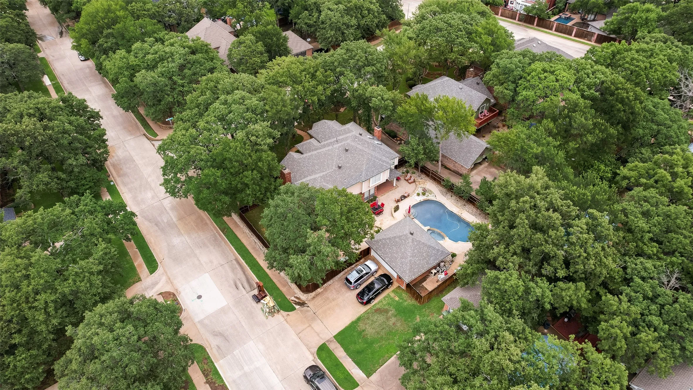 Single Family Residence For Sale in Tarrant County , 2805 Pine View Drive, Grapevine, Texas 76051, 4 Bedrooms, 3 Bathrooms, 2 Garage spaces, 2,912 Sqft, built in 1987, Price $769,900, mls#21345266, Real Estate Agent in Grapevine, Homes For Sale in Tarrant county, Homes For Sale in Grapevine, Realtor in Grapevine Texas, Real Estate Brokerage Independent Realty Texas, Luminita Cordes Realtor