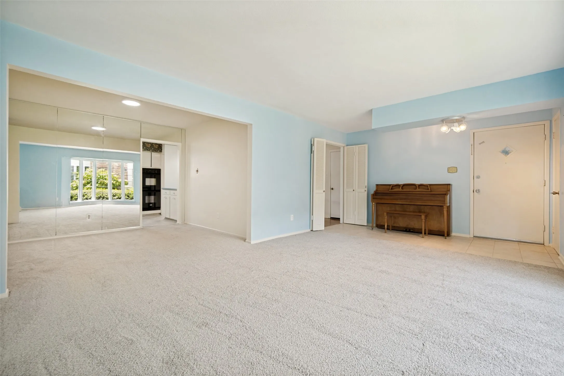 Large Living Area - New Carpet and New Paint