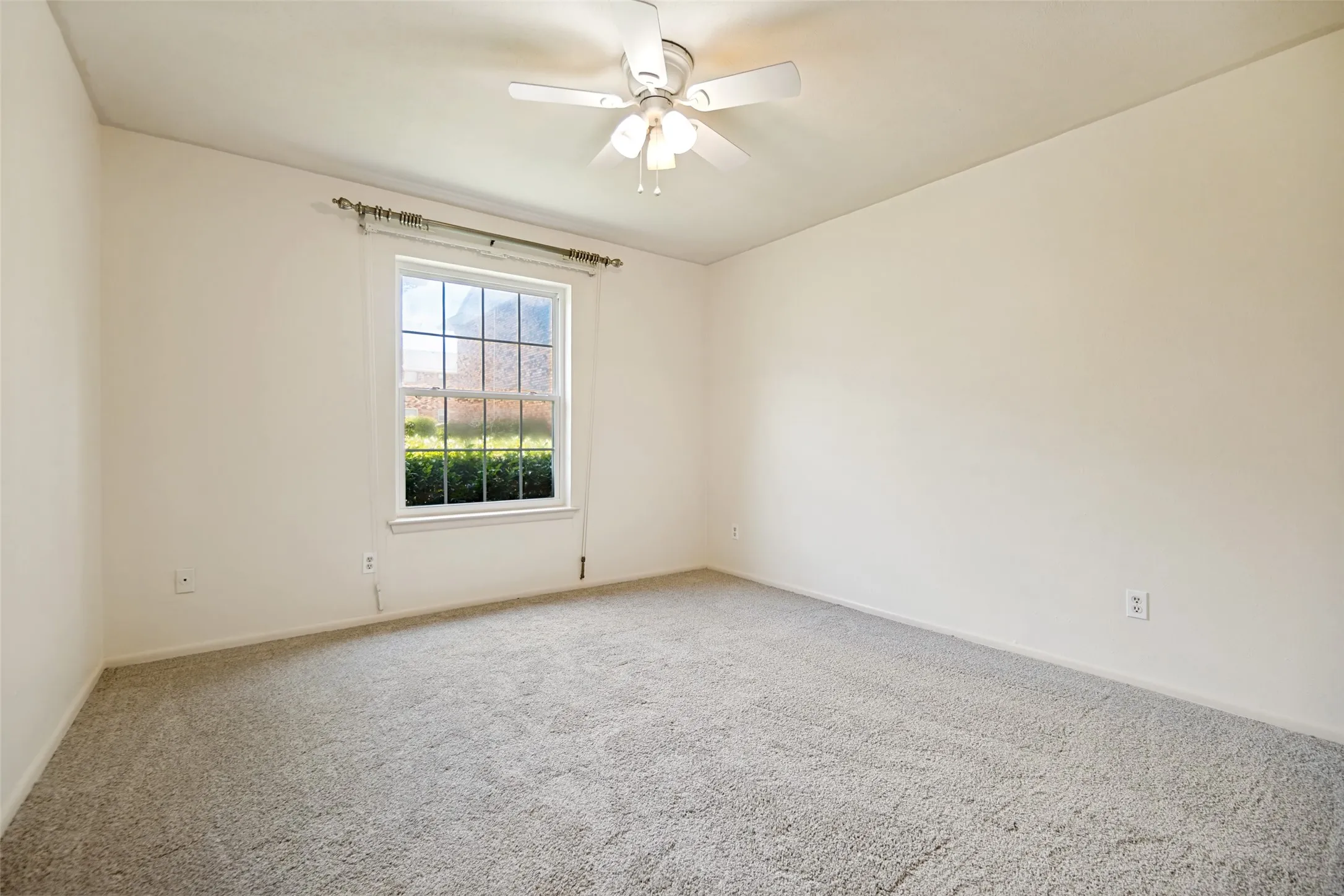 Condominium For Sale in Dallas County , 5833 E University Boulevard A, Dallas, Texas 75206, 2 Bedroom, 2 Bathroom, Garage spaces, 1,338 Sqft, built in 1964, mls#21345184, Real Estate Agent in Dallas, Homes For Sale in Dallas county, Homes For Sale in Dallas, Realtor in Dallas Texas, Real Estate Brokerage Independent Realty Texas, Luminita Cordes Realtor