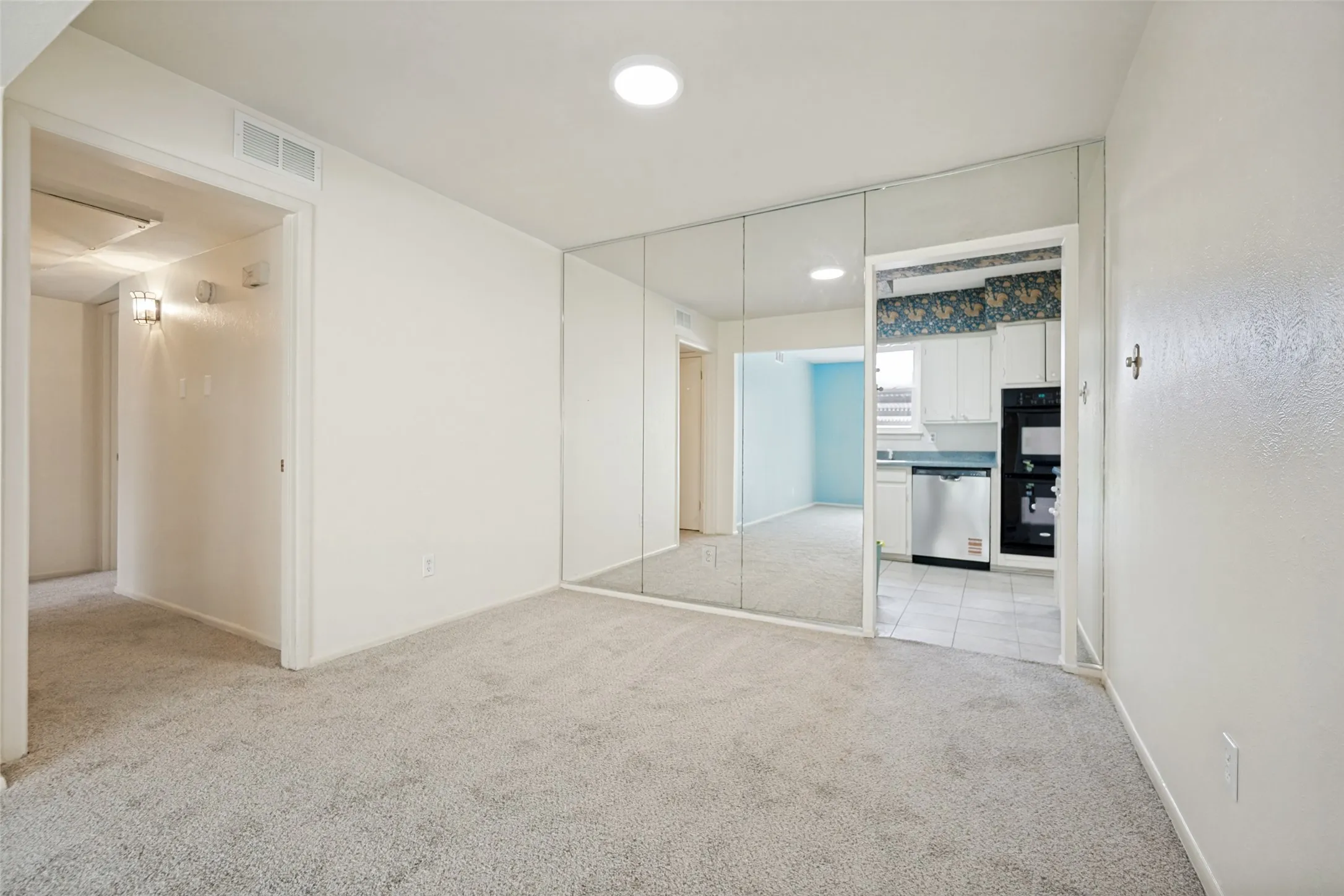 Condominium For Sale in Dallas County , 5833 E University Boulevard A, Dallas, Texas 75206, 2 Bedroom, 2 Bathroom, Garage spaces, 1,338 Sqft, built in 1964, mls#21345184, Real Estate Agent in Dallas, Homes For Sale in Dallas county, Homes For Sale in Dallas, Realtor in Dallas Texas, Real Estate Brokerage Independent Realty Texas, Luminita Cordes Realtor