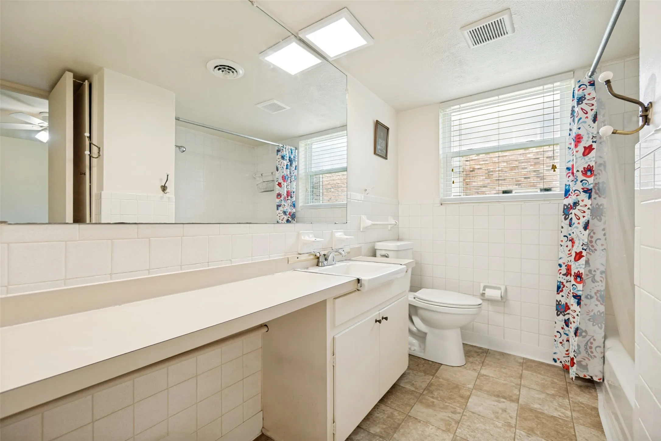 Condominium For Sale in Dallas County , 5833 E University Boulevard A, Dallas, Texas 75206, 2 Bedroom, 2 Bathroom, Garage spaces, 1,338 Sqft, built in 1964, mls#21345184, Real Estate Agent in Dallas, Homes For Sale in Dallas county, Homes For Sale in Dallas, Realtor in Dallas Texas, Real Estate Brokerage Independent Realty Texas, Luminita Cordes Realtor