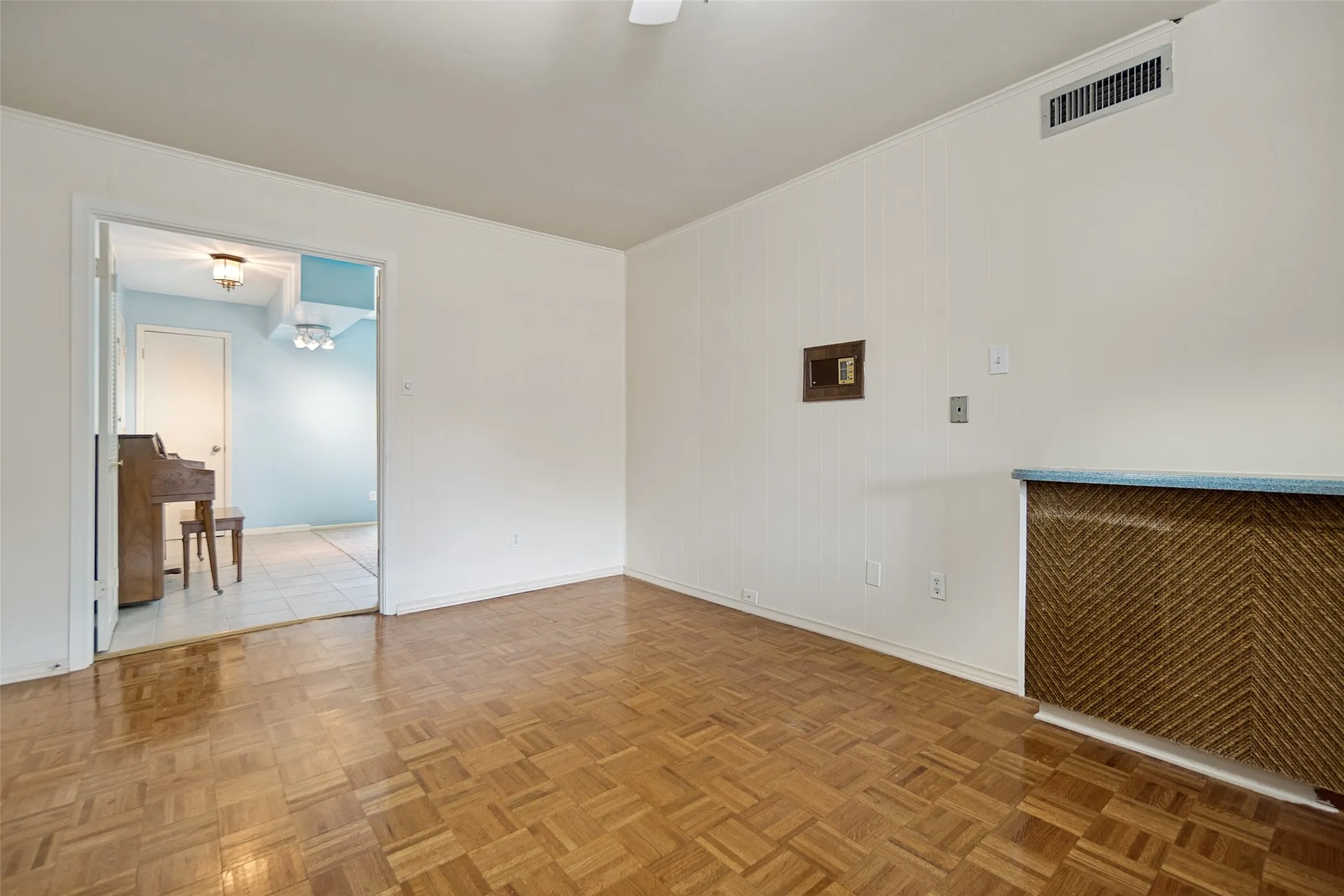 Condominium For Sale in Dallas County , 5833 E University Boulevard A, Dallas, Texas 75206, 2 Bedroom, 2 Bathroom, Garage spaces, 1,338 Sqft, built in 1964, mls#21345184, Real Estate Agent in Dallas, Homes For Sale in Dallas county, Homes For Sale in Dallas, Realtor in Dallas Texas, Real Estate Brokerage Independent Realty Texas, Luminita Cordes Realtor