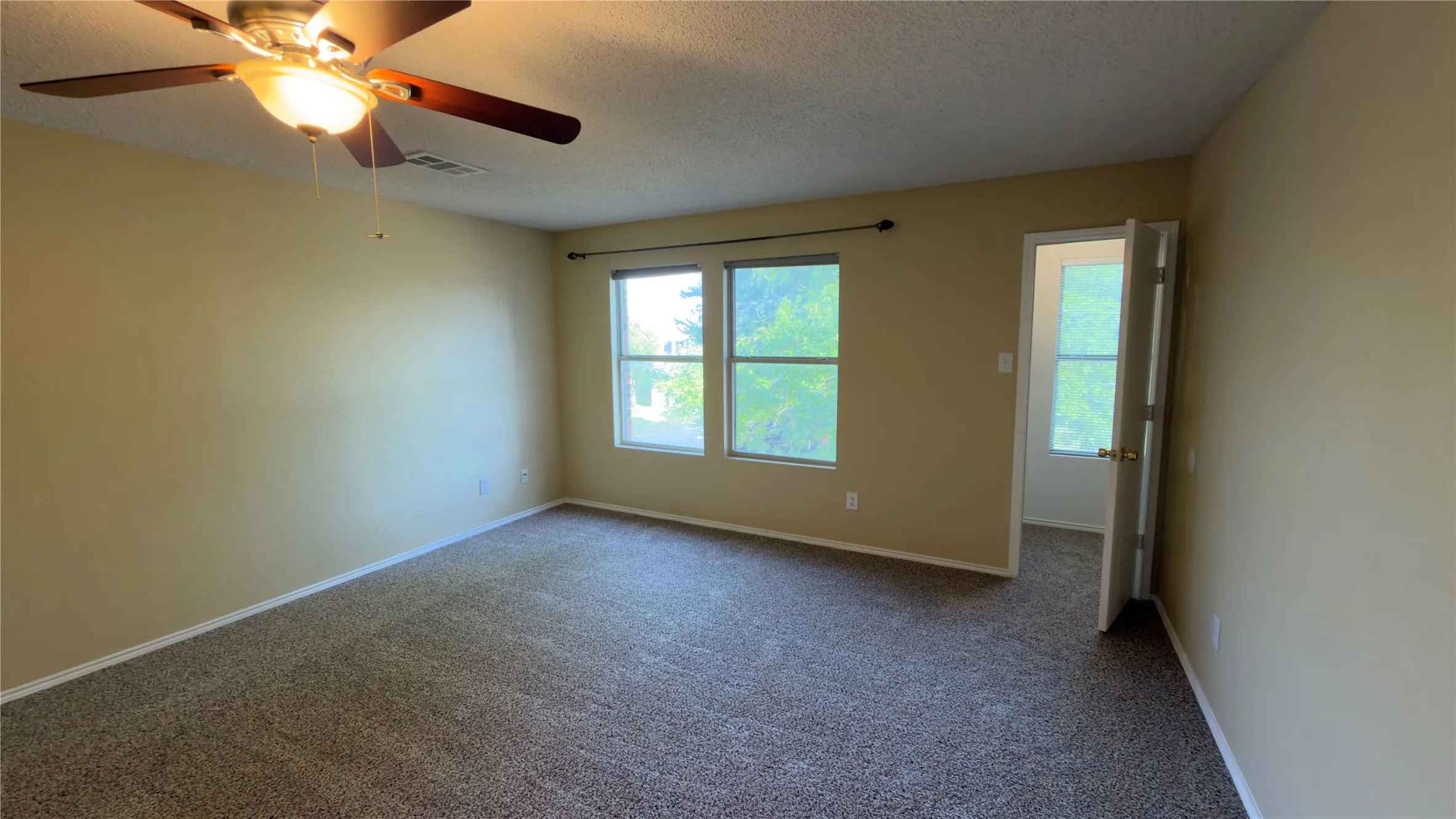 Single Family Residence For Rent in Tarrant County , 5356 Royal Birkdale Drive, Fort Worth, Texas 76135, 5 Bedroom, 3 Bathroom, 2 Garage spaces, 2,730 Sqft, built in 2000, mls#21346526, Real Estate Agent in Fort Worth, Homes For Rent in Tarrant county, Homes For Rent in Fort Worth, Realtor in Fort Worth Texas, Real Estate Brokerage Independent Realty Texas, Luminita Cordes Realtor