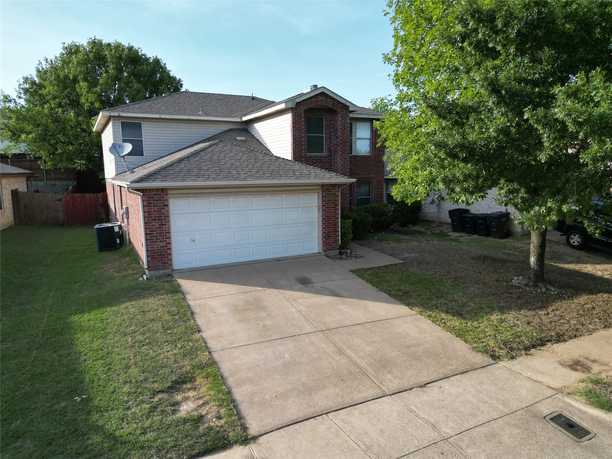 Single Family Residence For Rent in Tarrant County , 5356 Royal Birkdale Drive, Fort Worth, Texas 76135, 5 Bedroom, 3 Bathroom, 2 Garage spaces, 2,730 Sqft, built in 2000, mls#21346526, Real Estate Agent in Fort Worth, Homes For Rent in Tarrant county, Homes For Rent in Fort Worth, Realtor in Fort Worth Texas, Real Estate Brokerage Independent Realty Texas, Luminita Cordes Realtor