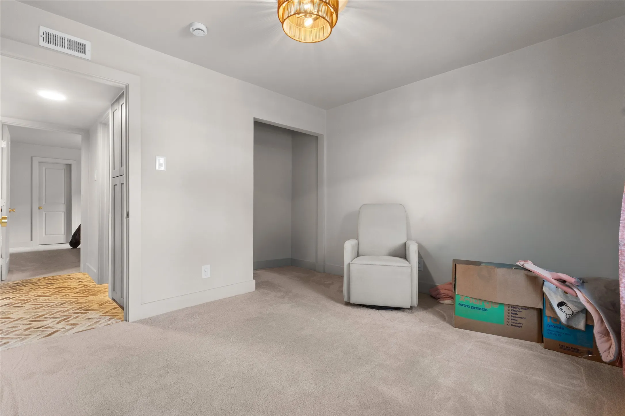 Single Family Residence For Sale in Dallas County , 6219 Cedar Lane, Rowlett, Texas 75089, 3 Bedroom, 2 Bathroom, 2 Garage spaces, 1,476 Sqft, built in 1973, mls#21346495, Real Estate Agent in Rowlett, Homes For Sale in Dallas county, Homes For Sale in Rowlett, Realtor in Rowlett Texas, Real Estate Brokerage Independent Realty Texas, Luminita Cordes Realtor