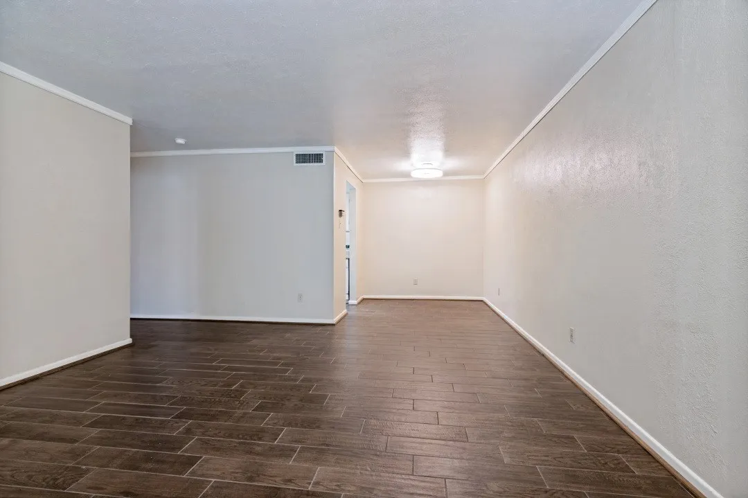 Condominium For Rent in Dallas County , 3827 Gilbert Avenue 109, Dallas, Texas 75219, 1 Bedroom, 1 Bathroom, Garage spaces, 710 Sqft, built in 1969, Price $1,195, mls#21342128, Real Estate Agent in Dallas, Homes For Rent in Dallas county, Homes For Rent in Dallas, Realtor in Dallas Texas, Real Estate Brokerage Independent Realty Texas, Luminita Cordes Realtor