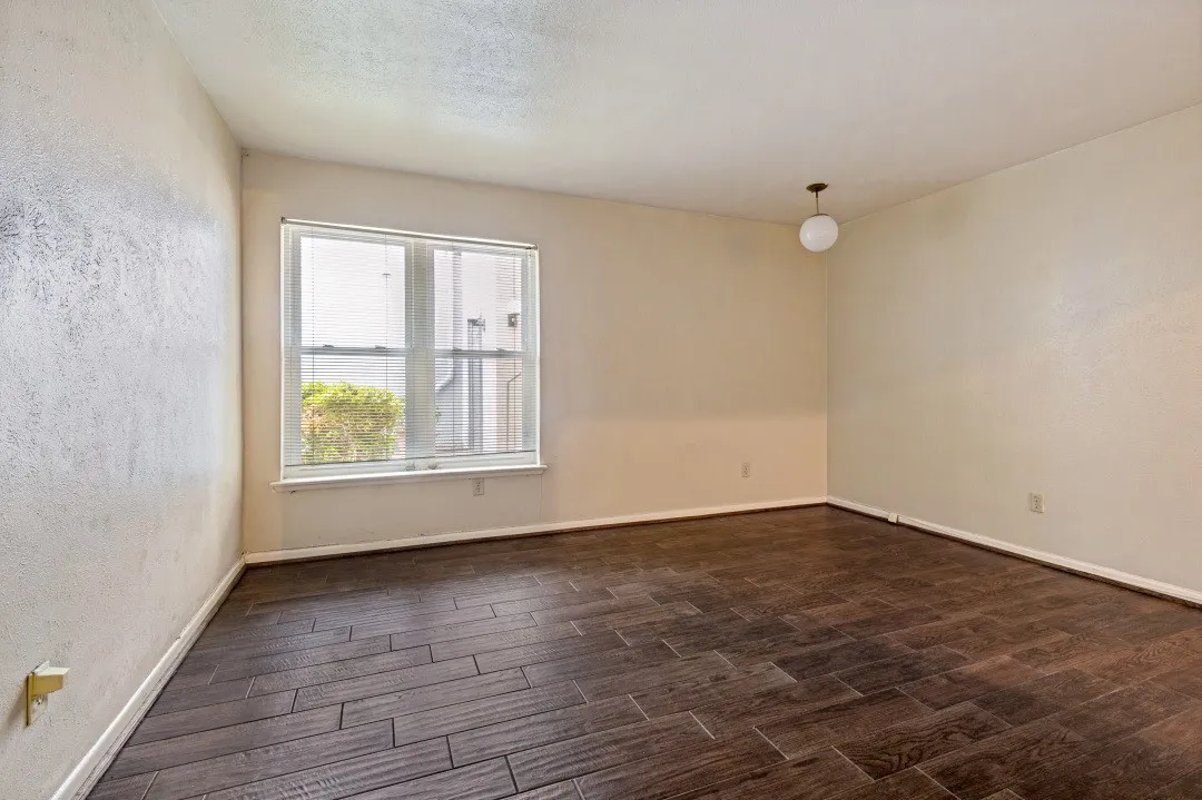 Condominium For Rent in Dallas County , 3827 Gilbert Avenue 109, Dallas, Texas 75219, 1 Bedroom, 1 Bathroom, Garage spaces, 710 Sqft, built in 1969, Price $1,195, mls#21342128, Real Estate Agent in Dallas, Homes For Rent in Dallas county, Homes For Rent in Dallas, Realtor in Dallas Texas, Real Estate Brokerage Independent Realty Texas, Luminita Cordes Realtor