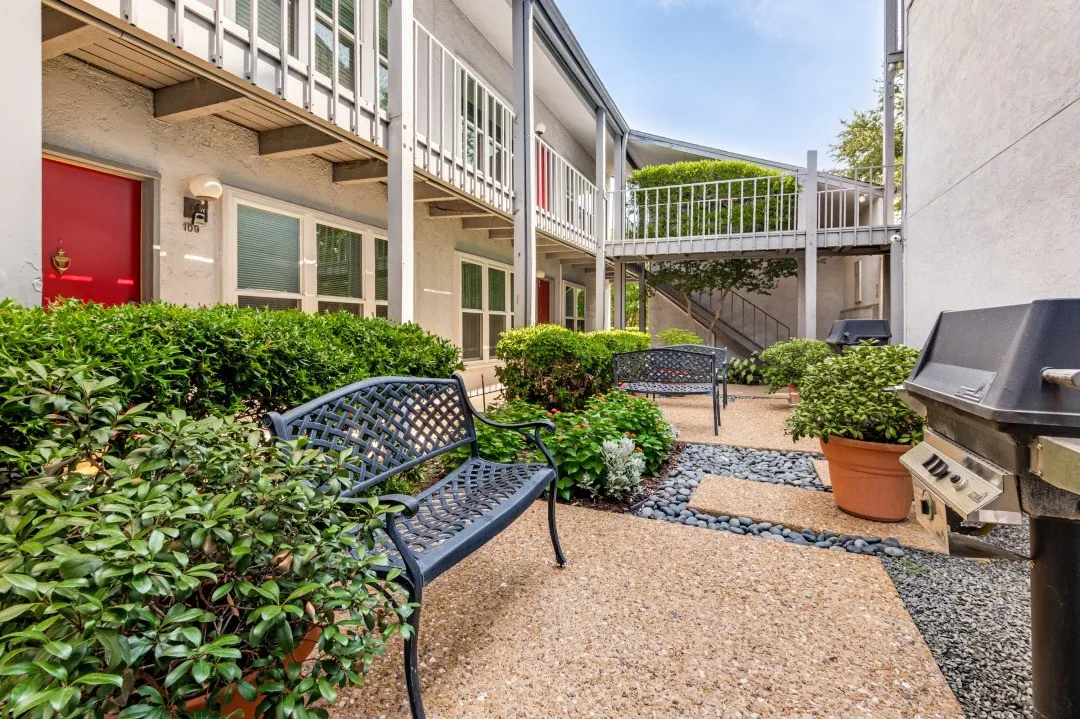 Condominium For Rent in Dallas County , 3827 Gilbert Avenue 109, Dallas, Texas 75219, 1 Bedroom, 1 Bathroom, Garage spaces, 710 Sqft, built in 1969, Price $1,195, mls#21342128, Real Estate Agent in Dallas, Homes For Rent in Dallas county, Homes For Rent in Dallas, Realtor in Dallas Texas, Real Estate Brokerage Independent Realty Texas, Luminita Cordes Realtor