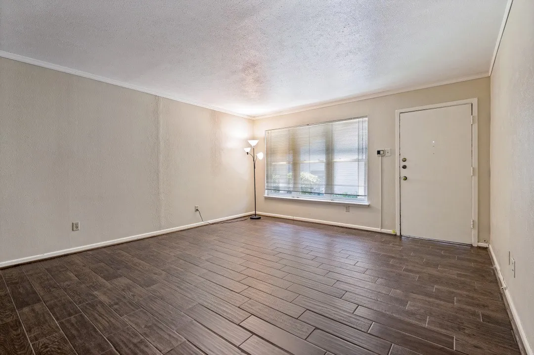 Condominium For Sale in Dallas County , 3827 Gilbert Avenue 109, Dallas, Texas 75219, 1 Bedroom, 1 Bathroom, Garage spaces, 710 Sqft, built in 1969, mls#21346546, Real Estate Agent in Dallas, Homes For Sale in Dallas county, Homes For Sale in Dallas, Realtor in Dallas Texas, Real Estate Brokerage Independent Realty Texas, Luminita Cordes Realtor