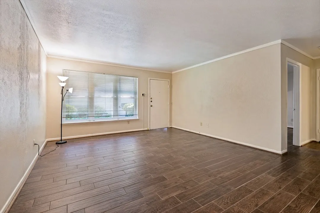 Condominium For Sale in Dallas County , 3827 Gilbert Avenue 109, Dallas, Texas 75219, 1 Bedroom, 1 Bathroom, Garage spaces, 710 Sqft, built in 1969, mls#21346546, Real Estate Agent in Dallas, Homes For Sale in Dallas county, Homes For Sale in Dallas, Realtor in Dallas Texas, Real Estate Brokerage Independent Realty Texas, Luminita Cordes Realtor