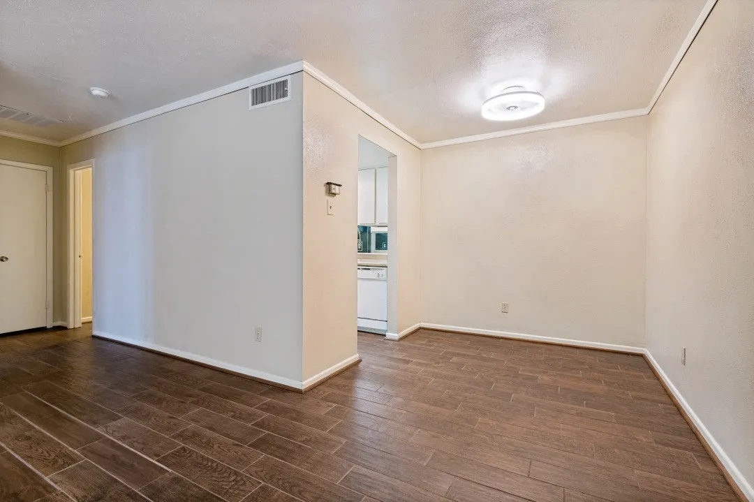 Condominium For Sale in Dallas County , 3827 Gilbert Avenue 109, Dallas, Texas 75219, 1 Bedroom, 1 Bathroom, Garage spaces, 710 Sqft, built in 1969, mls#21346546, Real Estate Agent in Dallas, Homes For Sale in Dallas county, Homes For Sale in Dallas, Realtor in Dallas Texas, Real Estate Brokerage Independent Realty Texas, Luminita Cordes Realtor