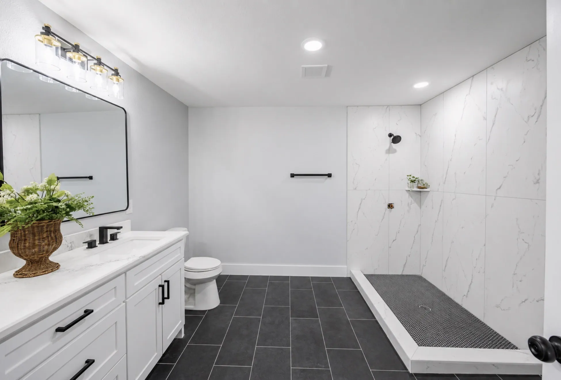 Single Family Residence For Sale in Tarrant County , 1208 Andrews Street, Arlington, Texas 76011, 4 Bedroom, 3 Bathroom, Garage spaces, 1,698 Sqft, built in 1963, mls#21346542, Real Estate Agent in Arlington, Homes For Sale in Tarrant county, Homes For Sale in Arlington, Realtor in Arlington Texas, Real Estate Brokerage Independent Realty Texas, Luminita Cordes Realtor