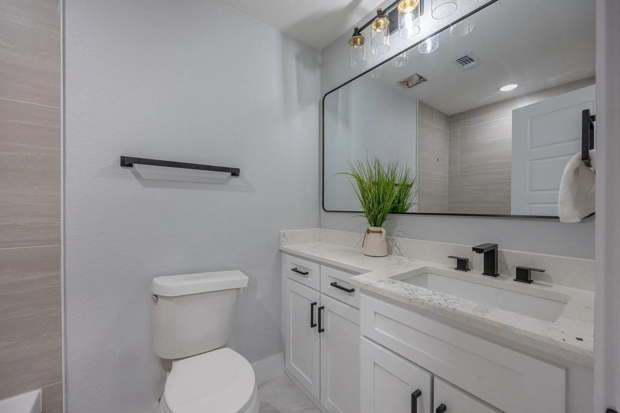 Single Family Residence For Sale in Tarrant County , 1208 Andrews Street, Arlington, Texas 76011, 4 Bedroom, 3 Bathroom, Garage spaces, 1,698 Sqft, built in 1963, mls#21346542, Real Estate Agent in Arlington, Homes For Sale in Tarrant county, Homes For Sale in Arlington, Realtor in Arlington Texas, Real Estate Brokerage Independent Realty Texas, Luminita Cordes Realtor