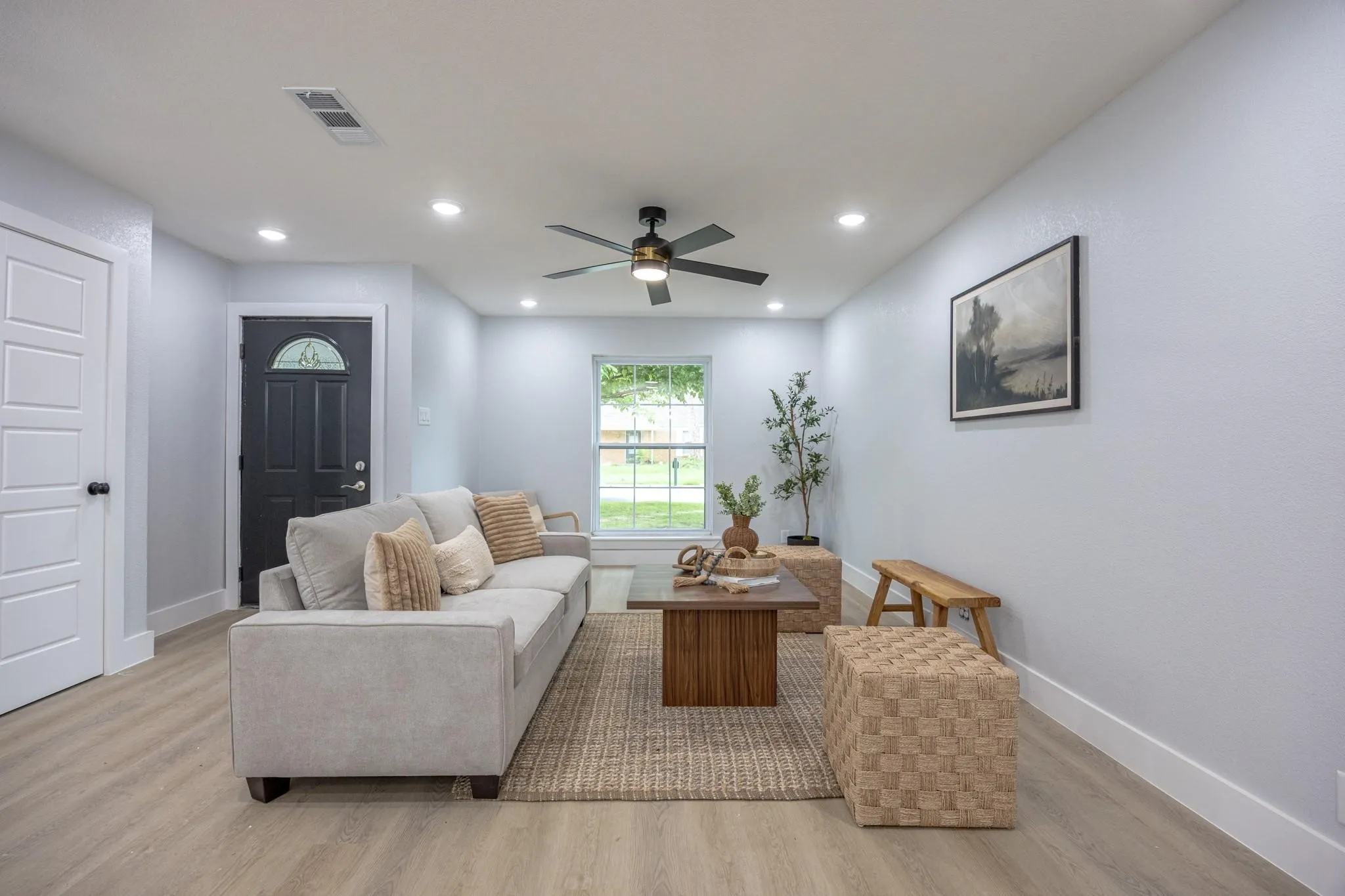 Single Family Residence For Sale in Tarrant County , 1208 Andrews Street, Arlington, Texas 76011, 4 Bedroom, 3 Bathroom, Garage spaces, 1,698 Sqft, built in 1963, mls#21346542, Real Estate Agent in Arlington, Homes For Sale in Tarrant county, Homes For Sale in Arlington, Realtor in Arlington Texas, Real Estate Brokerage Independent Realty Texas, Luminita Cordes Realtor
