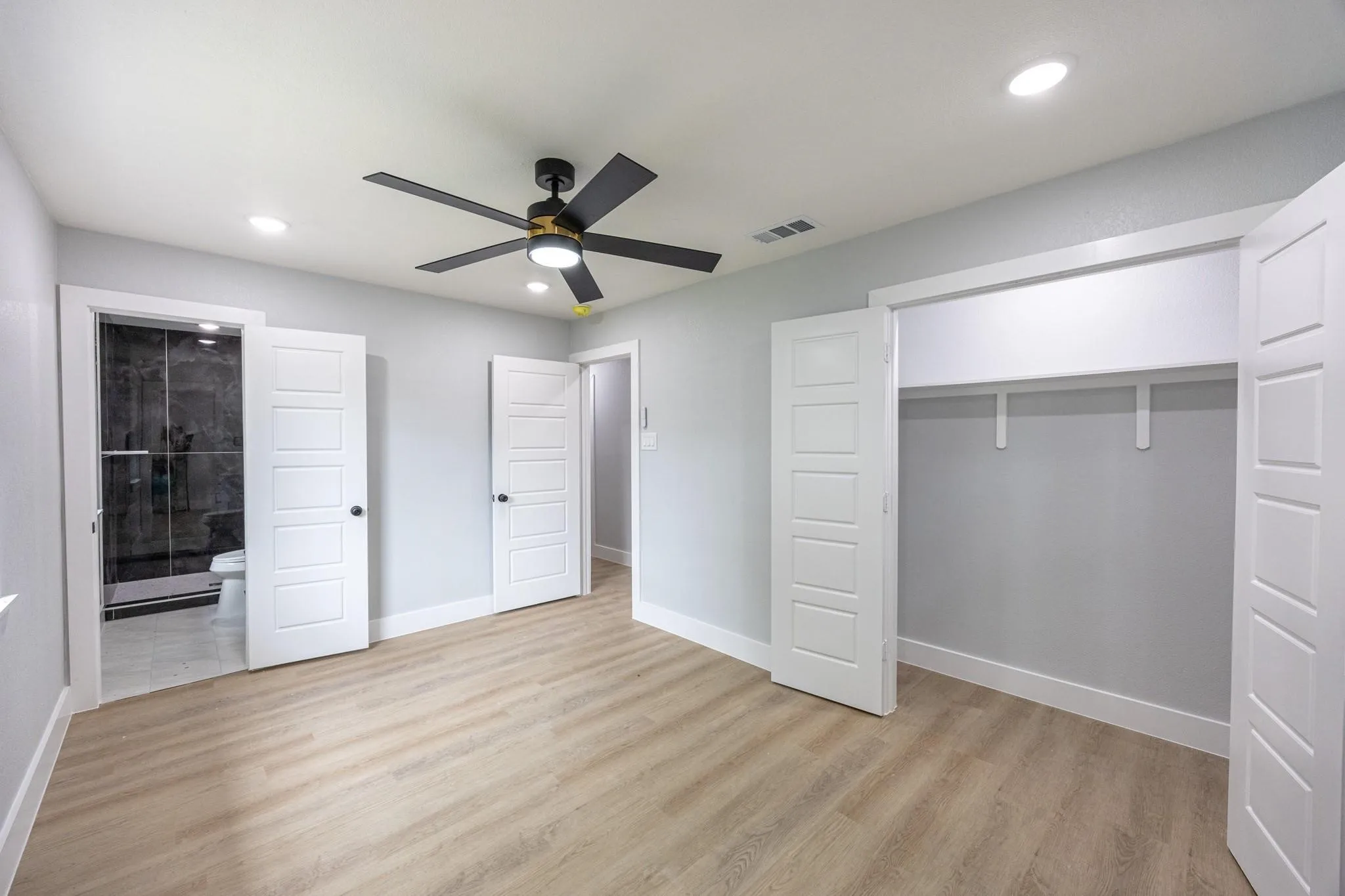 Single Family Residence For Sale in Tarrant County , 1208 Andrews Street, Arlington, Texas 76011, 4 Bedroom, 3 Bathroom, Garage spaces, 1,698 Sqft, built in 1963, mls#21346542, Real Estate Agent in Arlington, Homes For Sale in Tarrant county, Homes For Sale in Arlington, Realtor in Arlington Texas, Real Estate Brokerage Independent Realty Texas, Luminita Cordes Realtor