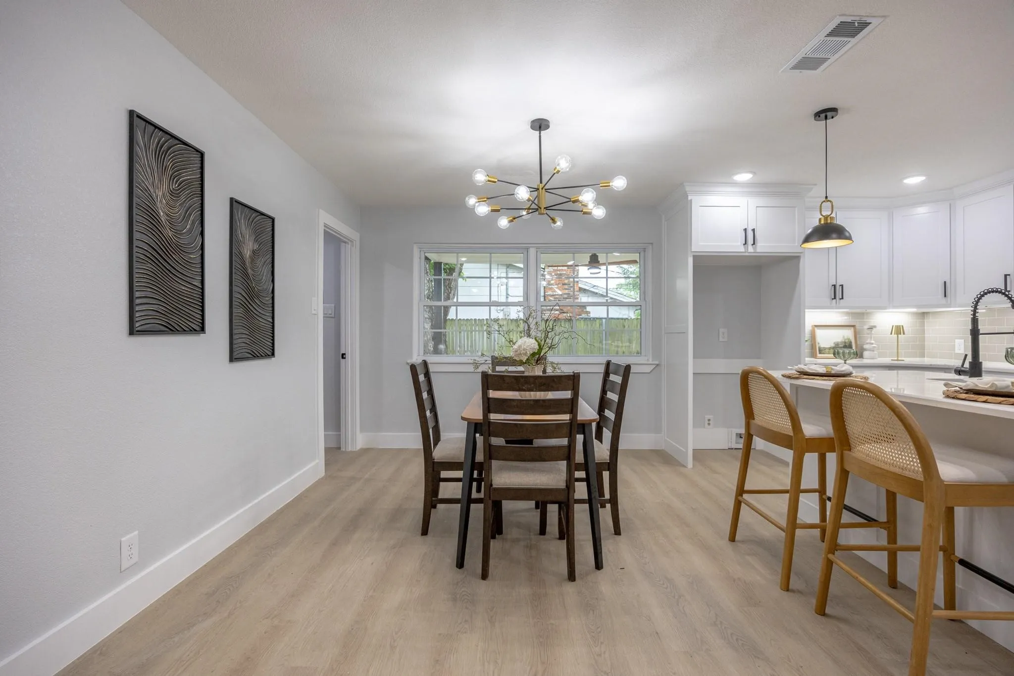 Single Family Residence For Sale in Tarrant County , 1208 Andrews Street, Arlington, Texas 76011, 4 Bedroom, 3 Bathroom, Garage spaces, 1,698 Sqft, built in 1963, mls#21346542, Real Estate Agent in Arlington, Homes For Sale in Tarrant county, Homes For Sale in Arlington, Realtor in Arlington Texas, Real Estate Brokerage Independent Realty Texas, Luminita Cordes Realtor