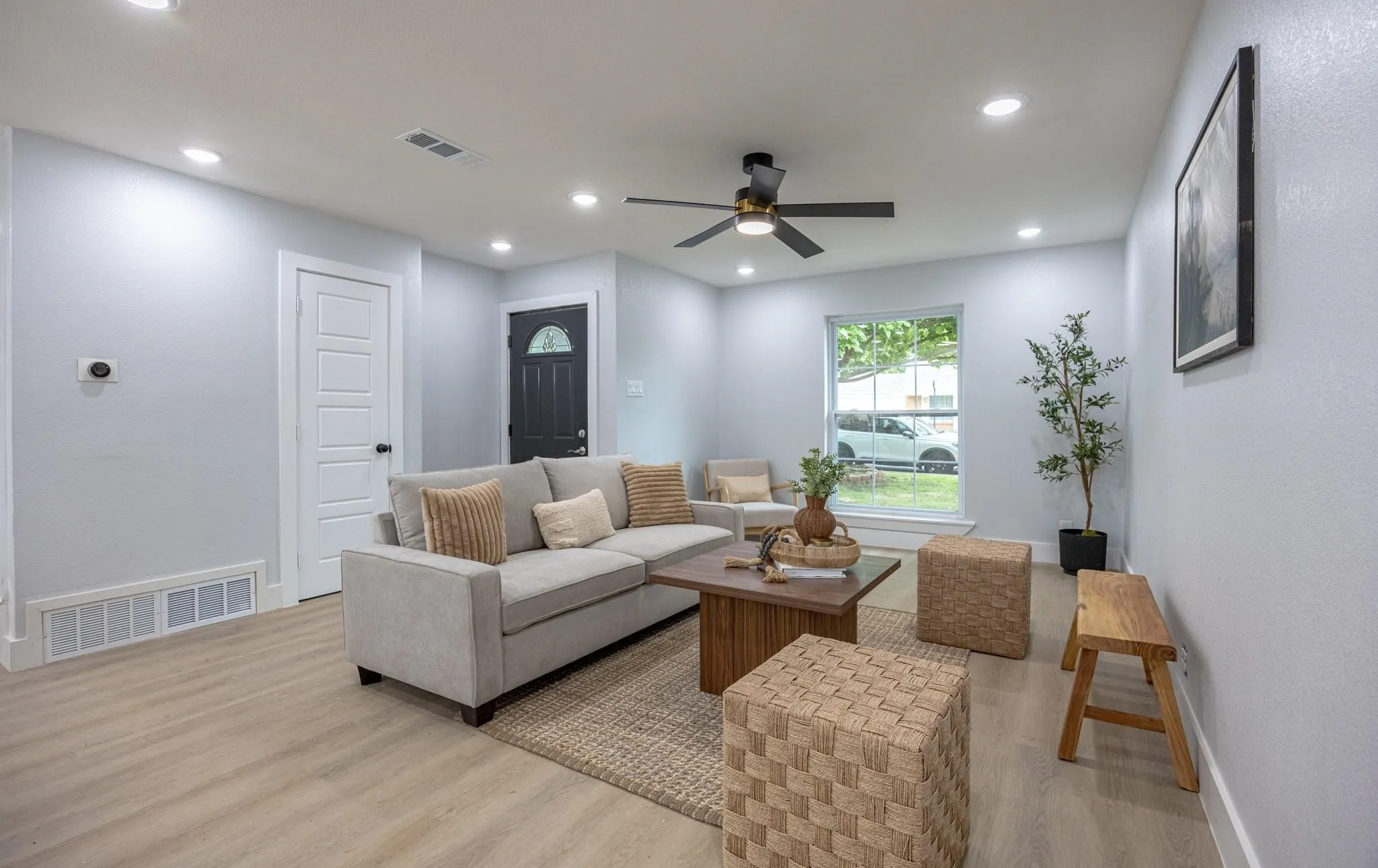 Single Family Residence For Sale in Tarrant County , 1208 Andrews Street, Arlington, Texas 76011, 4 Bedroom, 3 Bathroom, Garage spaces, 1,698 Sqft, built in 1963, mls#21346542, Real Estate Agent in Arlington, Homes For Sale in Tarrant county, Homes For Sale in Arlington, Realtor in Arlington Texas, Real Estate Brokerage Independent Realty Texas, Luminita Cordes Realtor