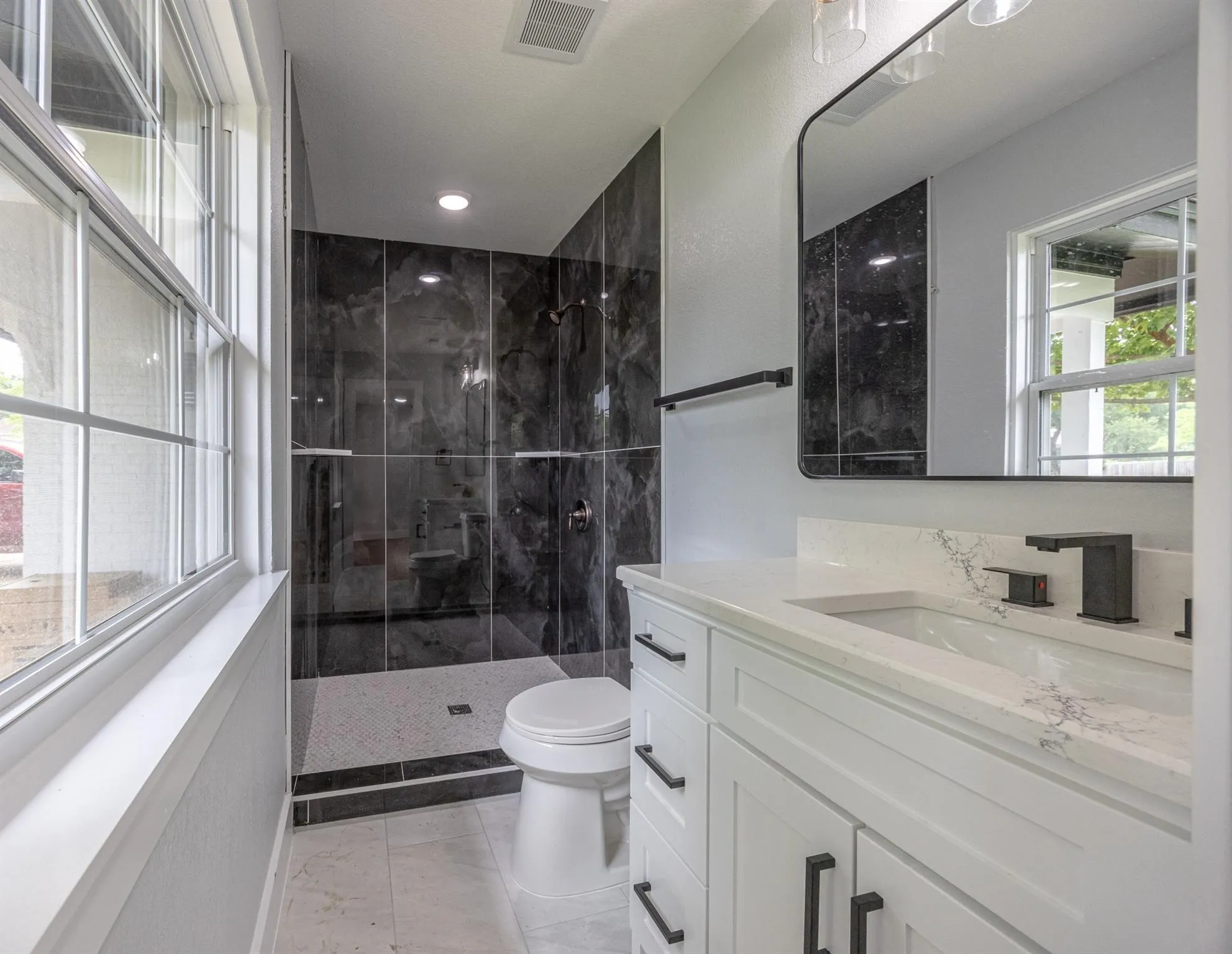 Single Family Residence For Sale in Tarrant County , 1208 Andrews Street, Arlington, Texas 76011, 4 Bedroom, 3 Bathroom, Garage spaces, 1,698 Sqft, built in 1963, mls#21346542, Real Estate Agent in Arlington, Homes For Sale in Tarrant county, Homes For Sale in Arlington, Realtor in Arlington Texas, Real Estate Brokerage Independent Realty Texas, Luminita Cordes Realtor