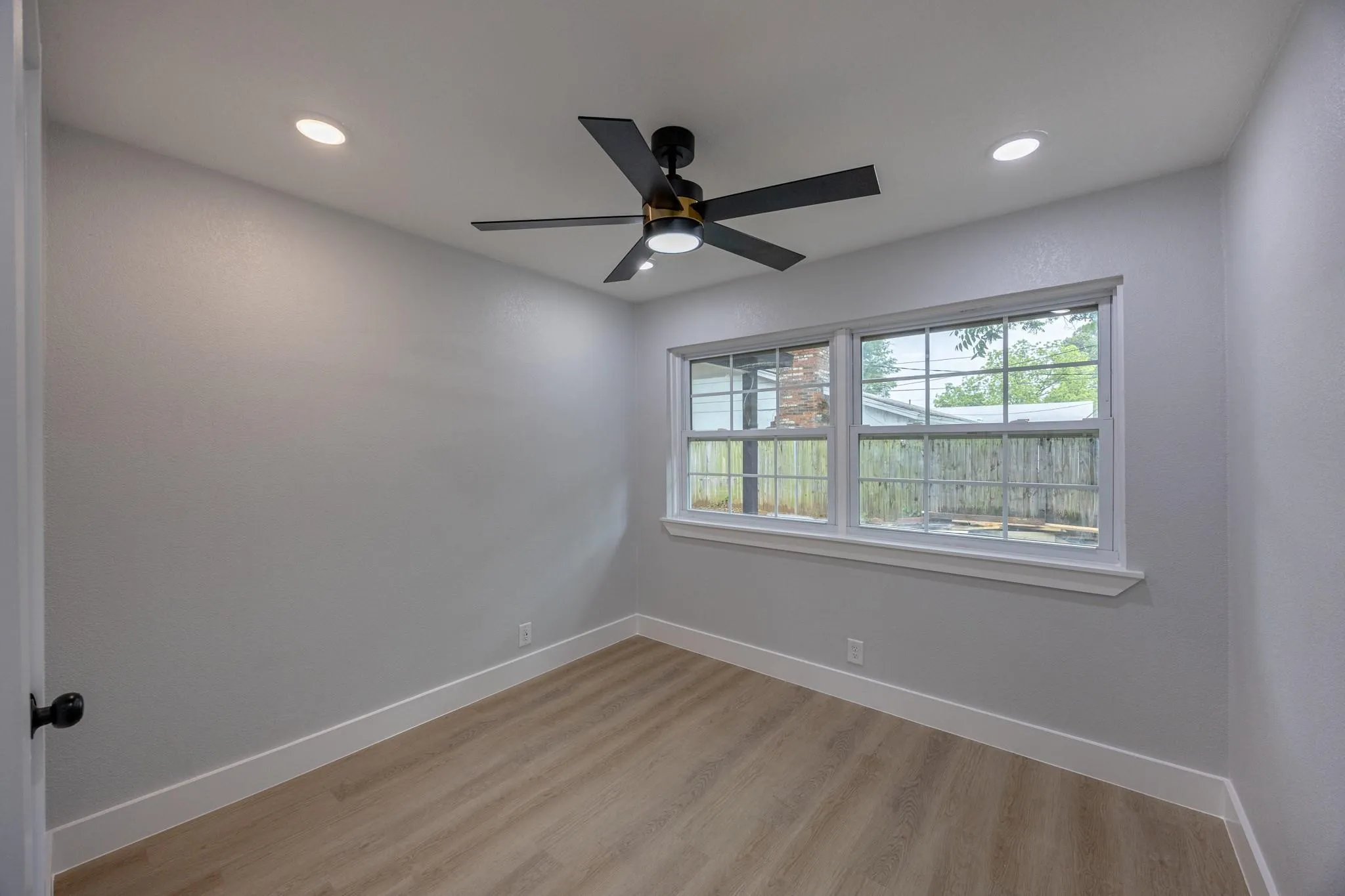 Single Family Residence For Sale in Tarrant County , 1208 Andrews Street, Arlington, Texas 76011, 4 Bedroom, 3 Bathroom, Garage spaces, 1,698 Sqft, built in 1963, mls#21346542, Real Estate Agent in Arlington, Homes For Sale in Tarrant county, Homes For Sale in Arlington, Realtor in Arlington Texas, Real Estate Brokerage Independent Realty Texas, Luminita Cordes Realtor
