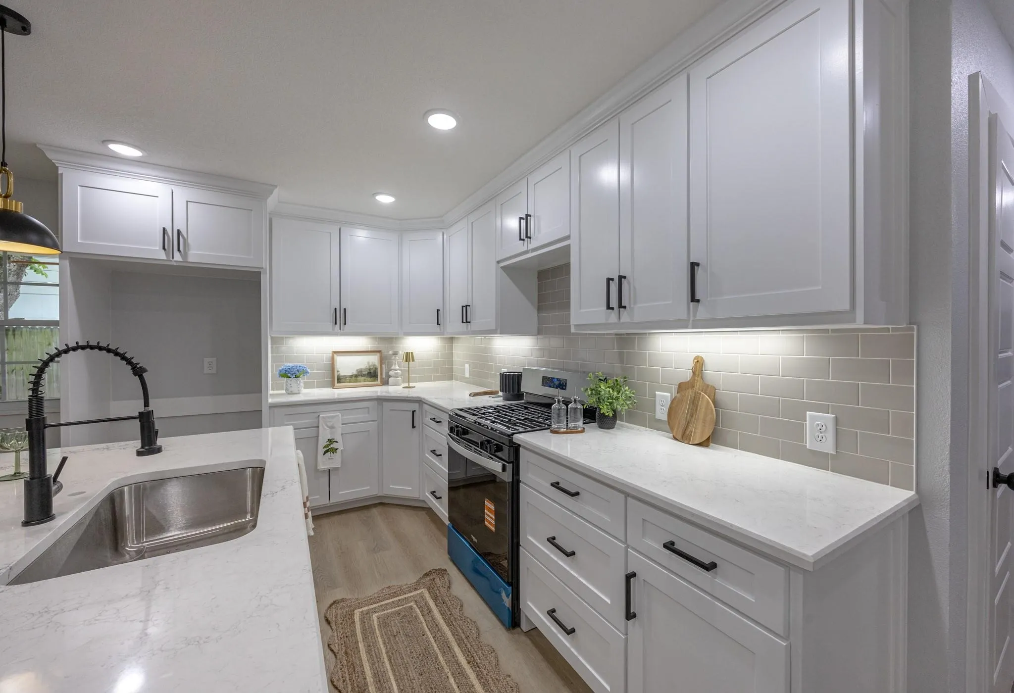 Single Family Residence For Sale in Tarrant County , 1208 Andrews Street, Arlington, Texas 76011, 4 Bedroom, 3 Bathroom, Garage spaces, 1,698 Sqft, built in 1963, mls#21346542, Real Estate Agent in Arlington, Homes For Sale in Tarrant county, Homes For Sale in Arlington, Realtor in Arlington Texas, Real Estate Brokerage Independent Realty Texas, Luminita Cordes Realtor