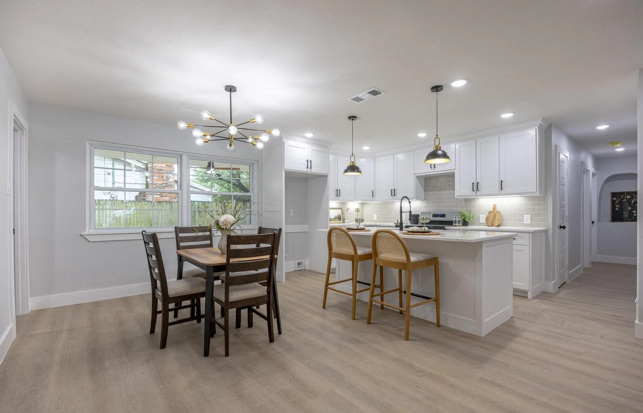 Single Family Residence For Sale in Tarrant County , 1208 Andrews Street, Arlington, Texas 76011, 4 Bedroom, 3 Bathroom, Garage spaces, 1,698 Sqft, built in 1963, mls#21346542, Real Estate Agent in Arlington, Homes For Sale in Tarrant county, Homes For Sale in Arlington, Realtor in Arlington Texas, Real Estate Brokerage Independent Realty Texas, Luminita Cordes Realtor