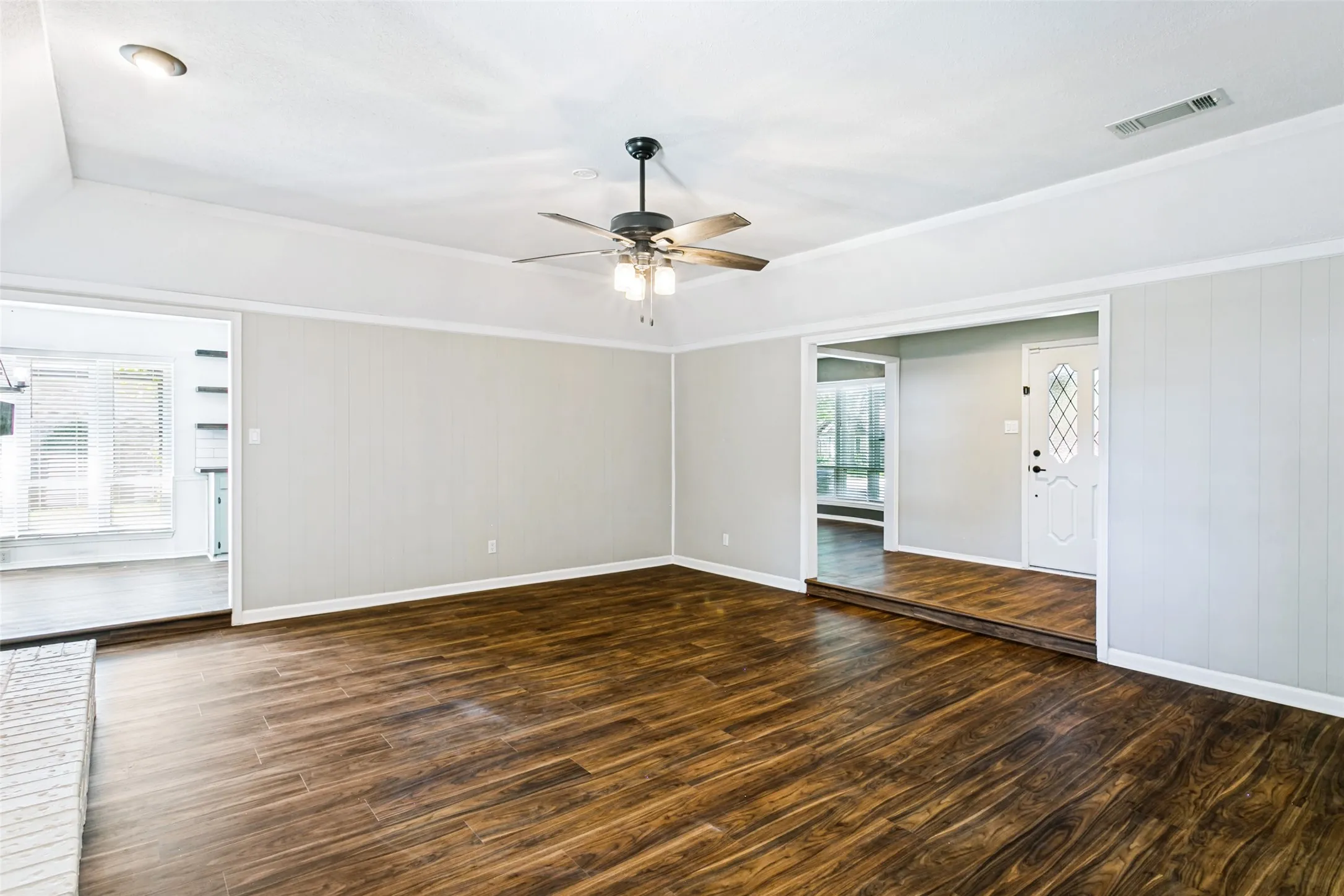 Single Family Residence For Sale in Tarrant County , 333 W Louella Drive, Hurst, Texas 76054, 3 Bedroom, 3 Bathroom, 2 Garage spaces, 1,866 Sqft, built in 1978, mls#21313178, Real Estate Agent in Hurst, Homes For Sale in Tarrant county, Homes For Sale in Hurst, Realtor in Hurst Texas, Real Estate Brokerage Independent Realty Texas, Luminita Cordes Realtor
