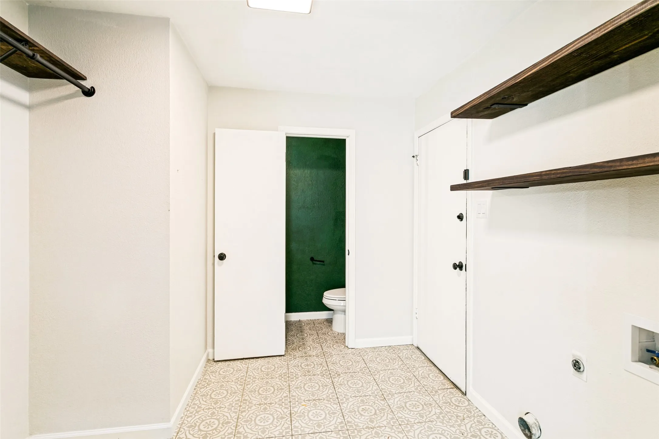 Single Family Residence For Sale in Tarrant County , 333 W Louella Drive, Hurst, Texas 76054, 3 Bedroom, 3 Bathroom, 2 Garage spaces, 1,866 Sqft, built in 1978, mls#21313178, Real Estate Agent in Hurst, Homes For Sale in Tarrant county, Homes For Sale in Hurst, Realtor in Hurst Texas, Real Estate Brokerage Independent Realty Texas, Luminita Cordes Realtor